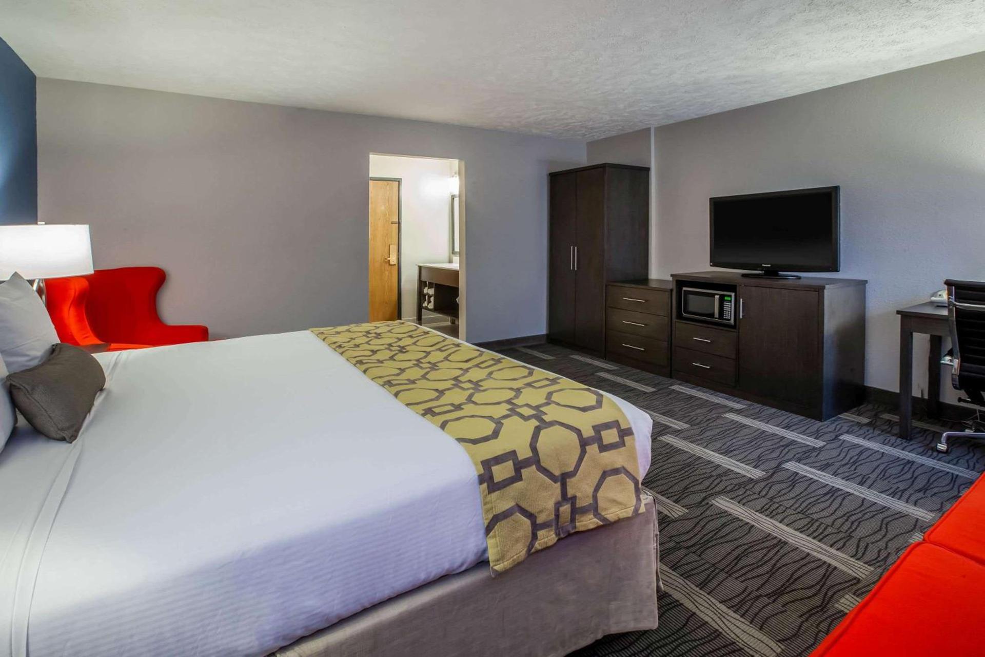 Baymont by Wyndham Traverse City photo 53