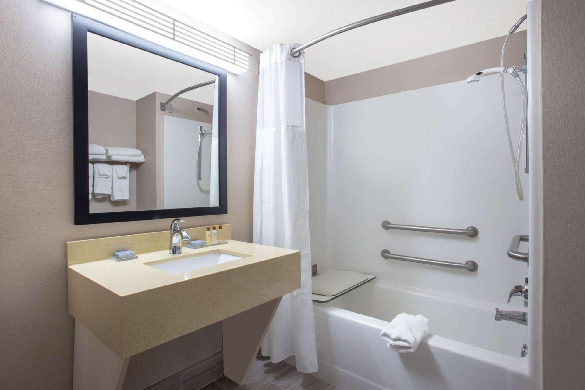 Wingate by Wyndham Indianapolis Airport Plainfield photo 30