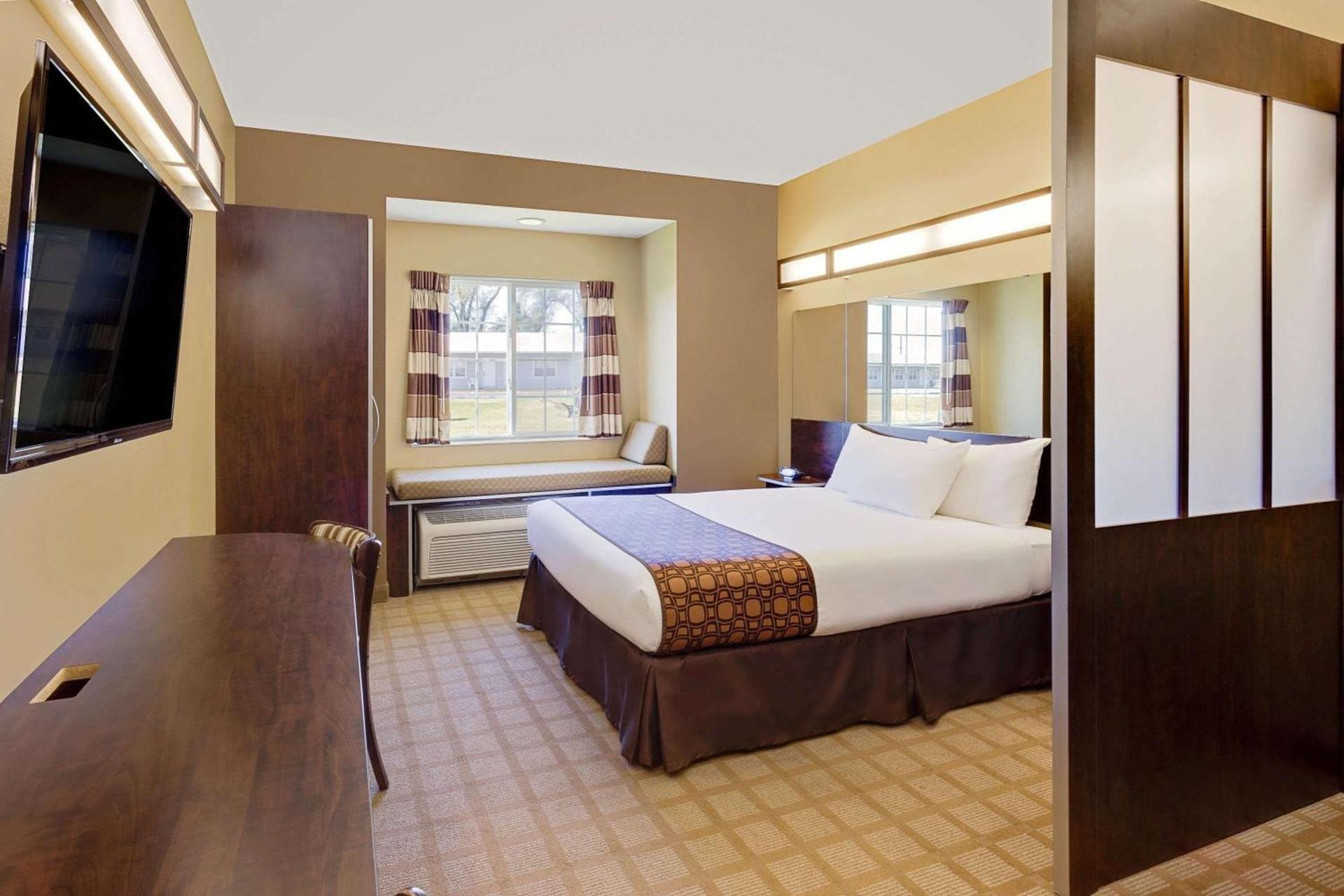 Microtel Inn & Suites by Wyndham Prairie du Chien photo 39