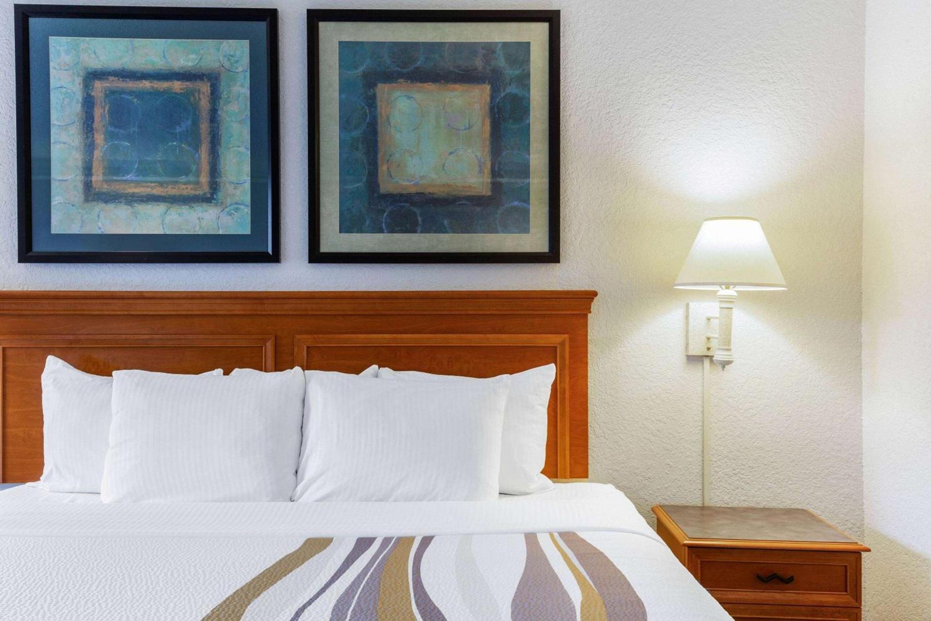 La Quinta by Wyndham Redding photo 30