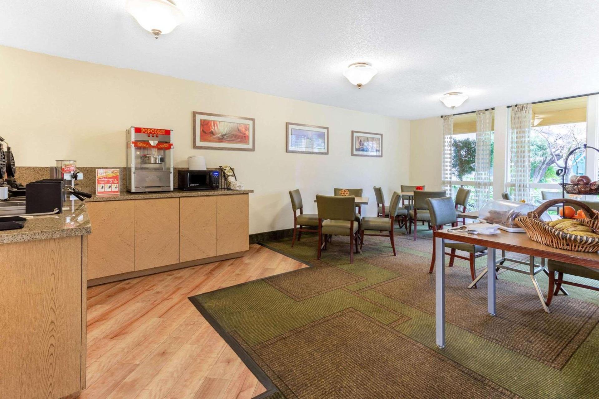 La Quinta by Wyndham Redding photo 5