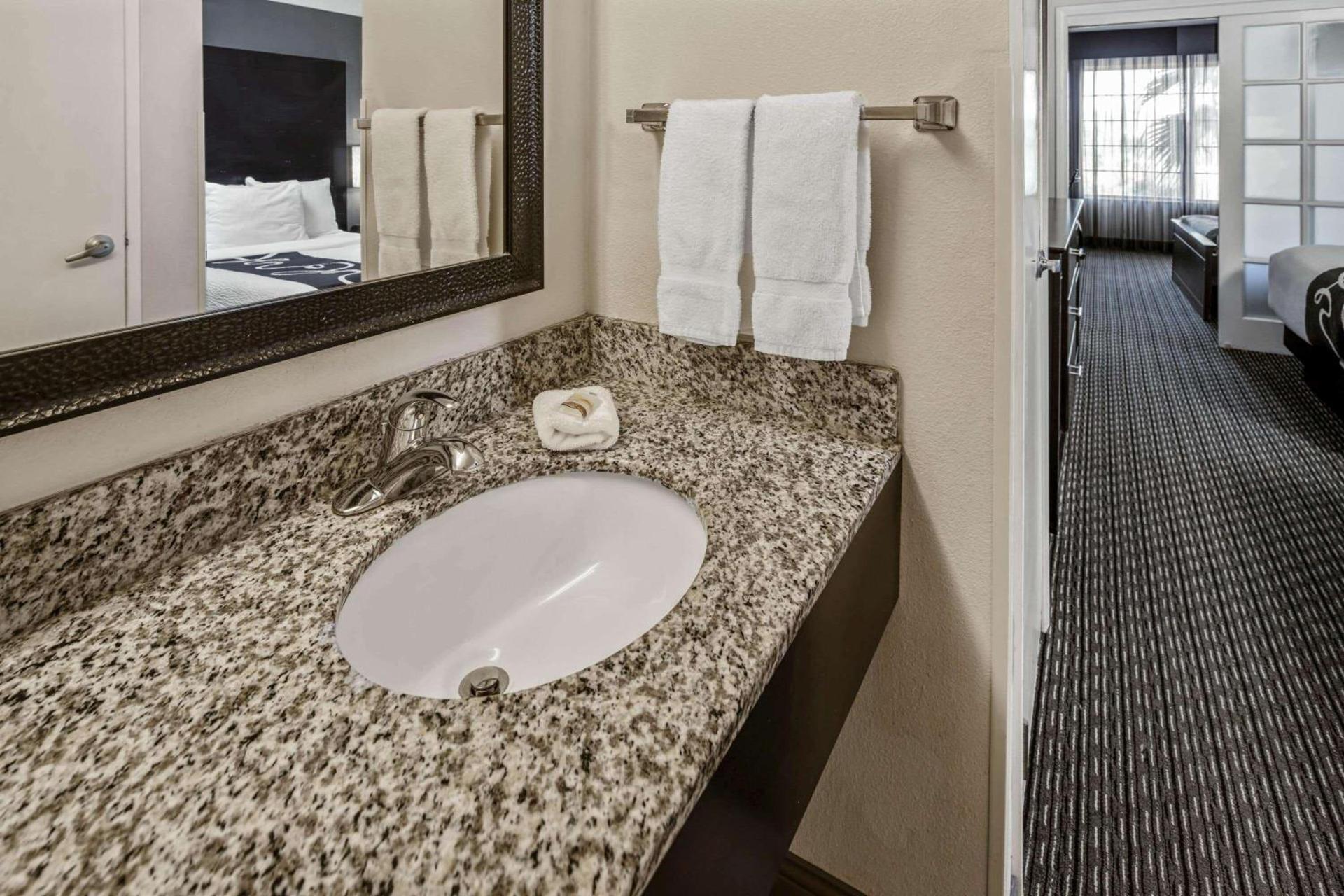 La Quinta by Wyndham Anaheim photo 13