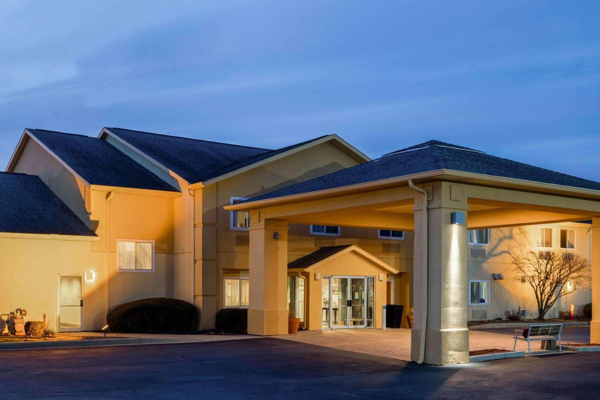 AmericInn by Wyndham Frankfort IN photo 3