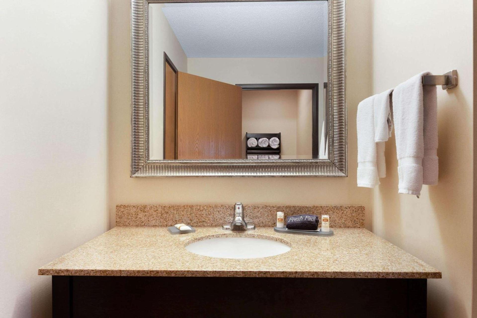 AmericInn by Wyndham Frankfort IN photo 11