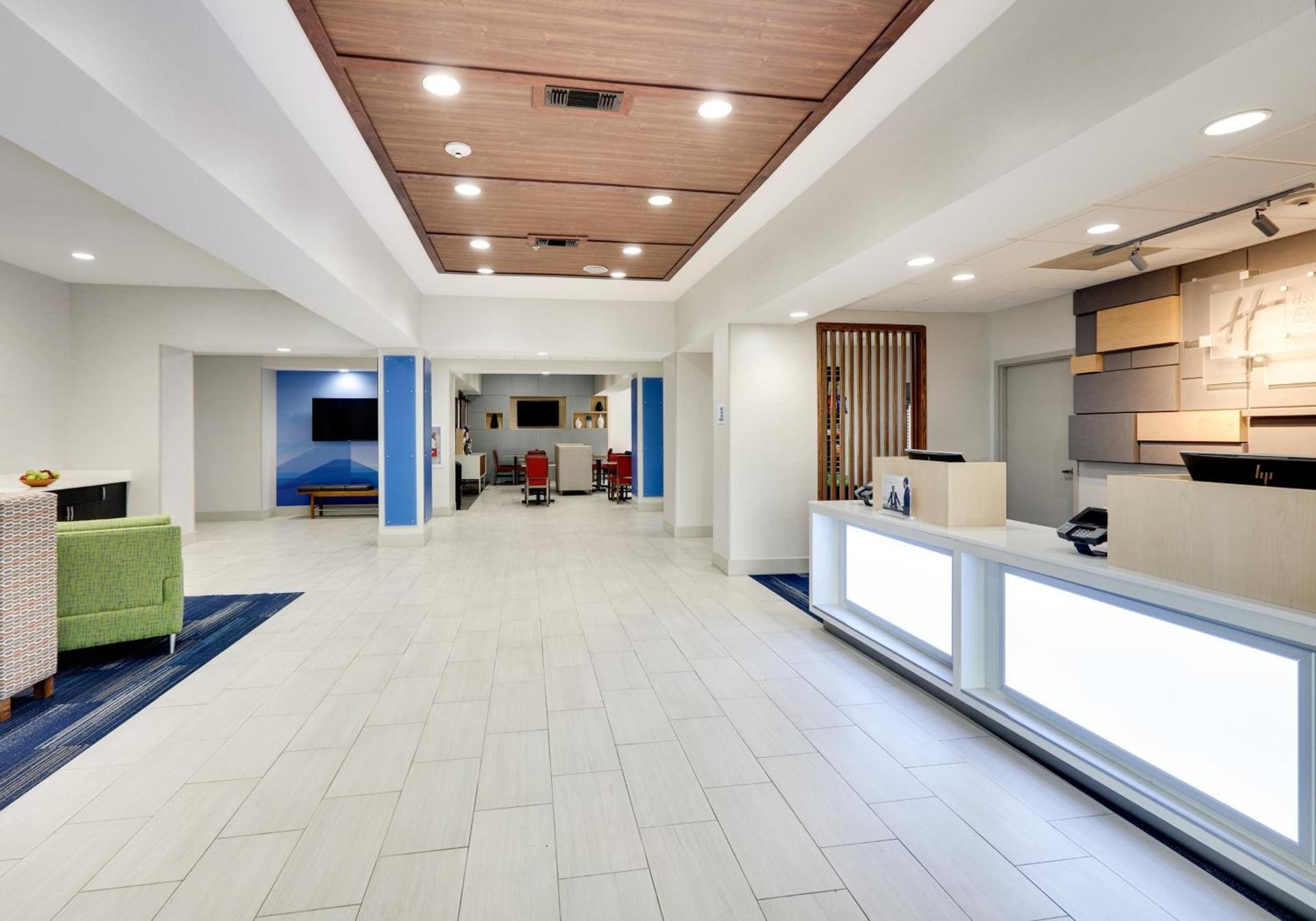 Holiday Inn Express Hotel & Suites Cleburne by IHG photo 17