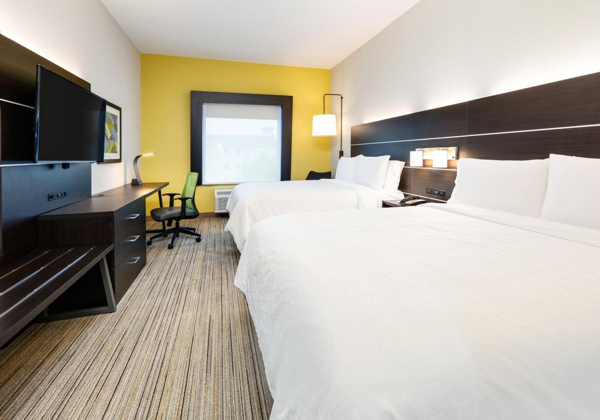 Holiday Inn Express Hotel & Suites Cleburne by IHG photo 41