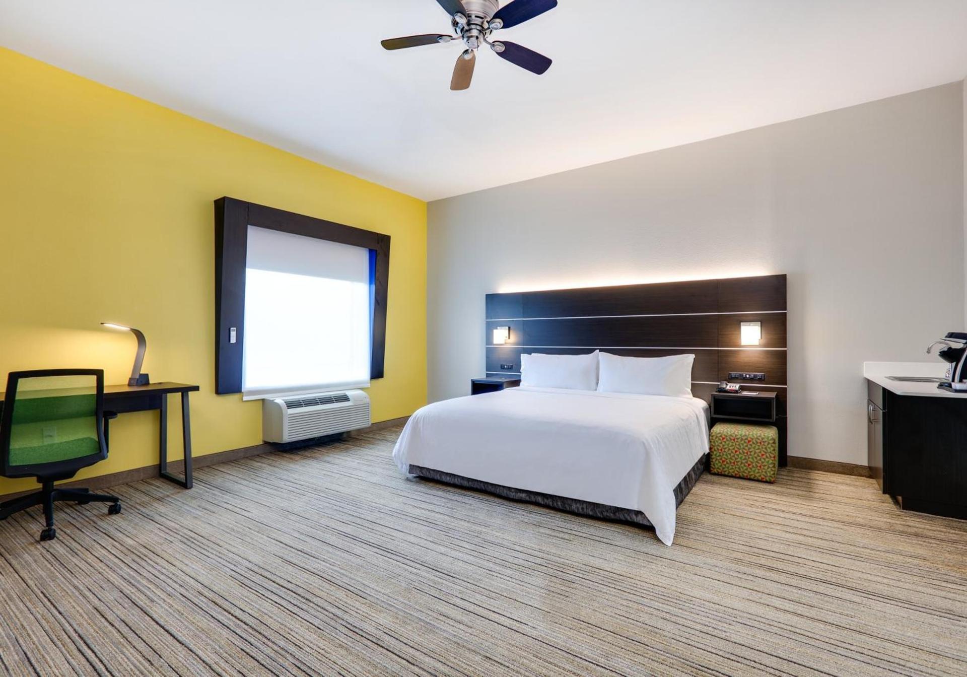 Holiday Inn Express Hotel & Suites Cleburne by IHG photo 45