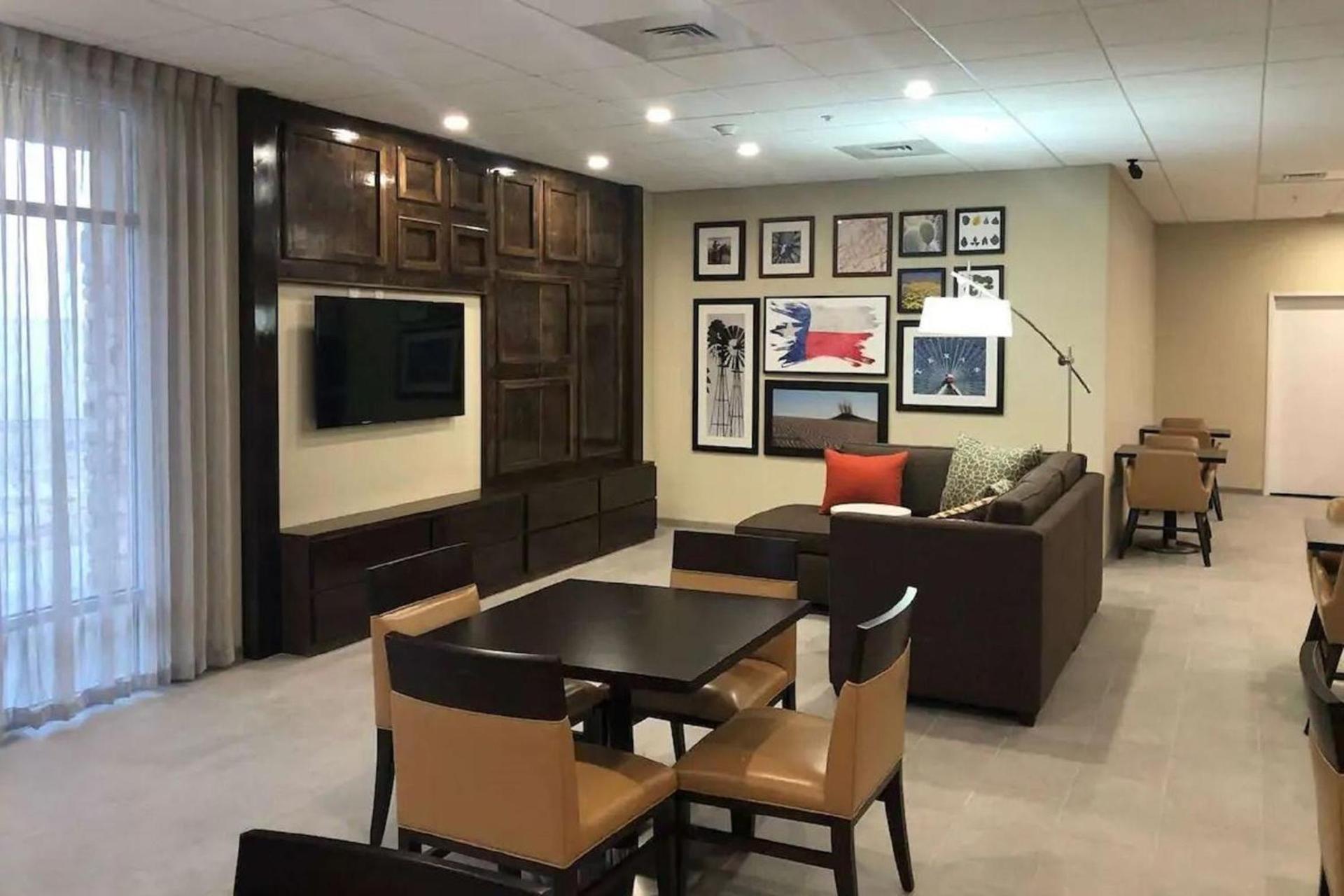 Hawthorn Extended Stay by Wyndham Monahans photo 9