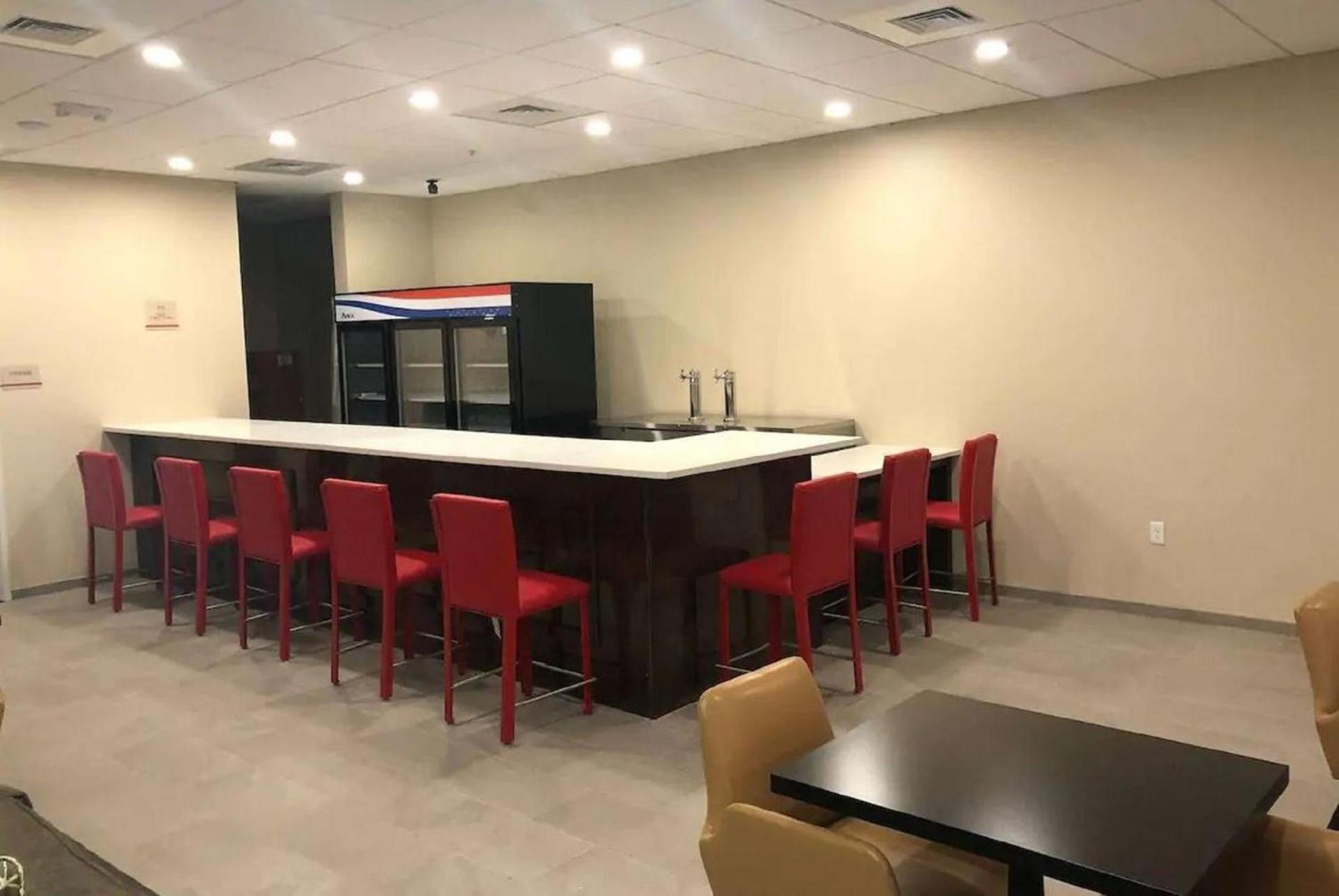 Hawthorn Extended Stay by Wyndham Monahans photo 11