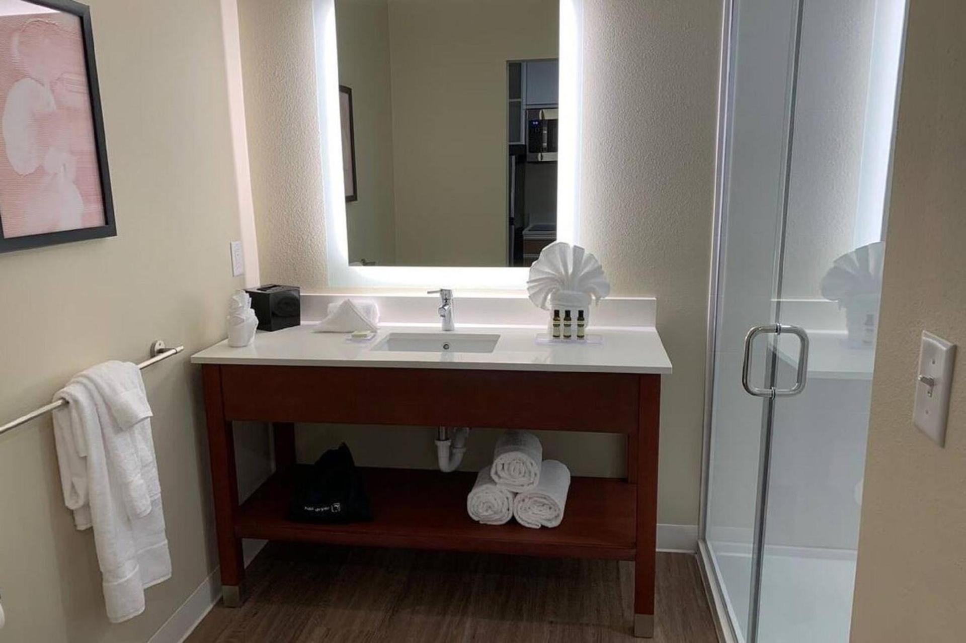 Hawthorn Extended Stay by Wyndham Monahans photo 12