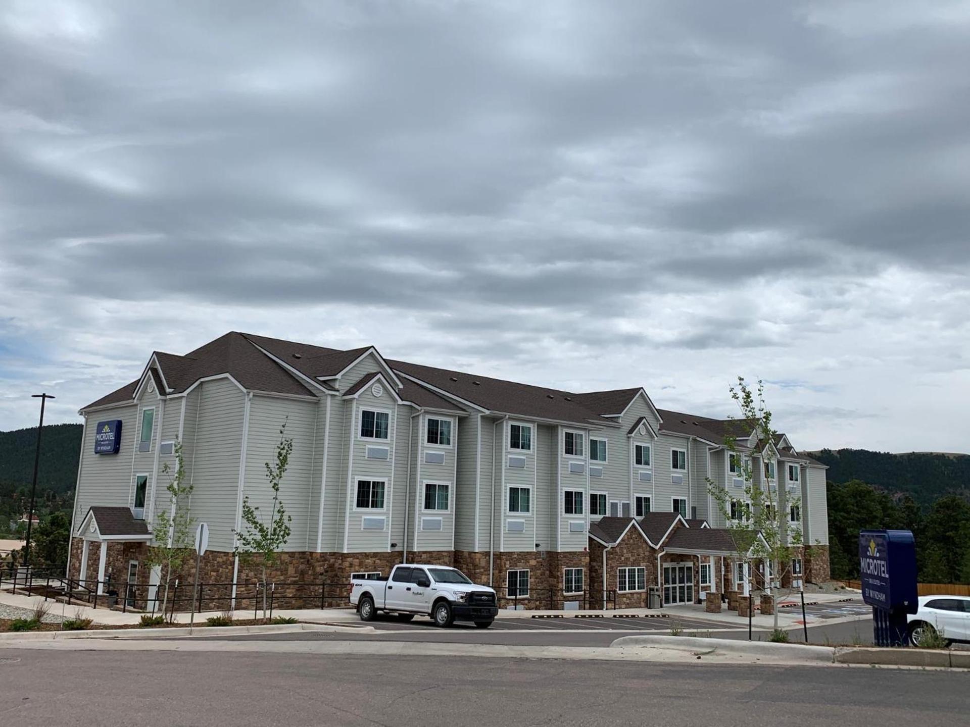 Microtel Inn & Suites by Wyndham Woodland Park photo 8