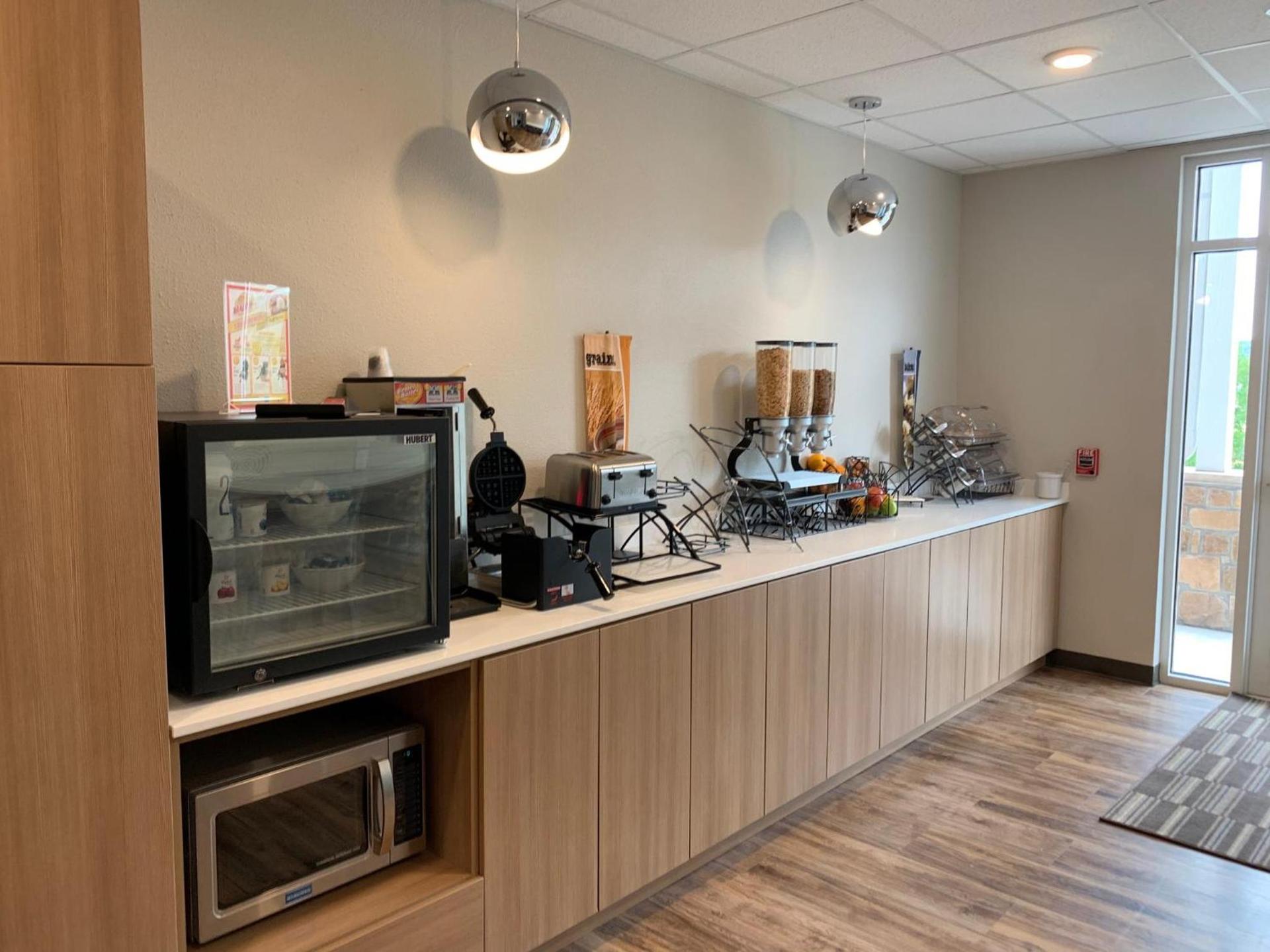 Microtel Inn & Suites by Wyndham Woodland Park photo 10