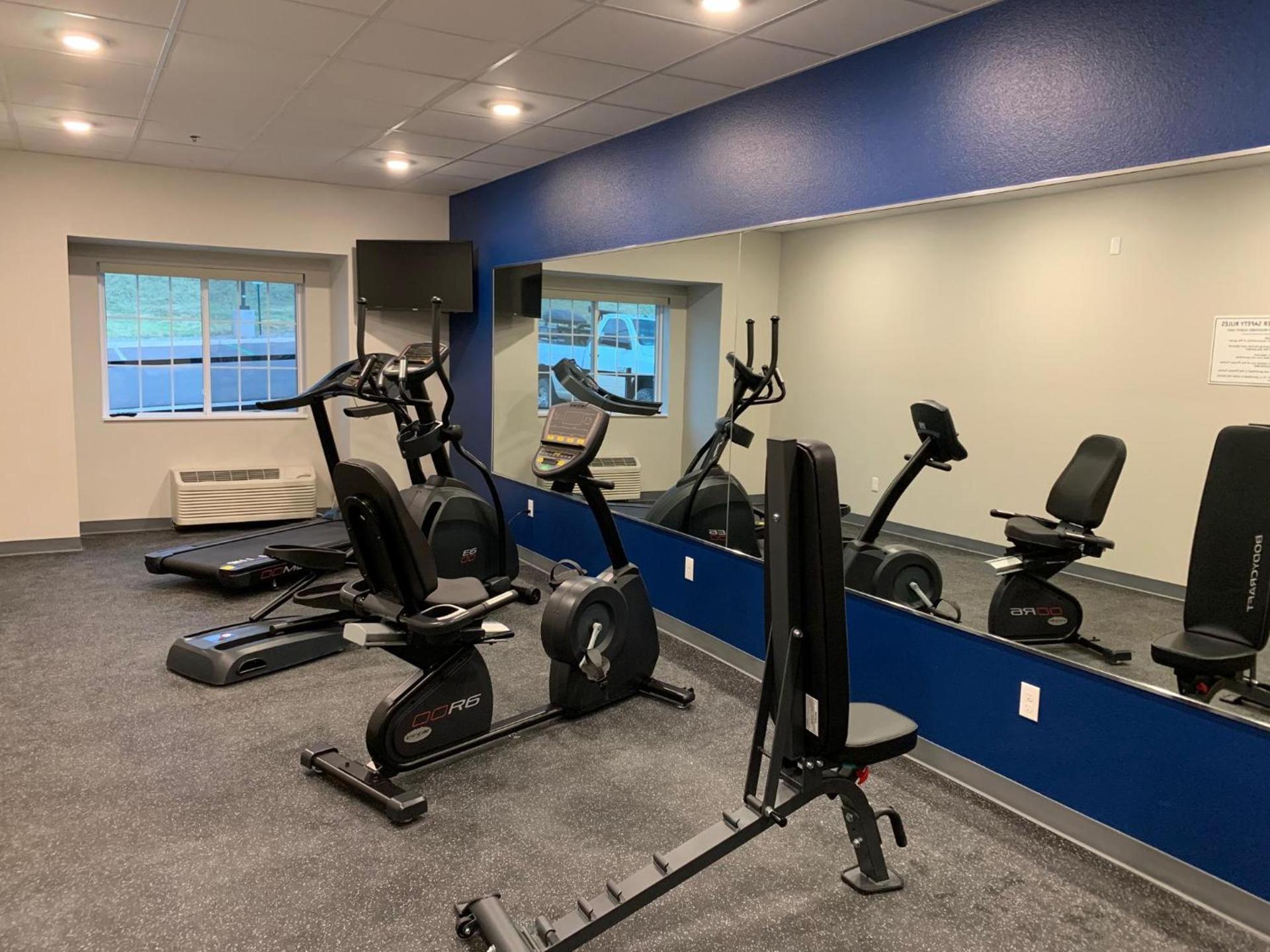 Microtel Inn & Suites by Wyndham Woodland Park photo 11