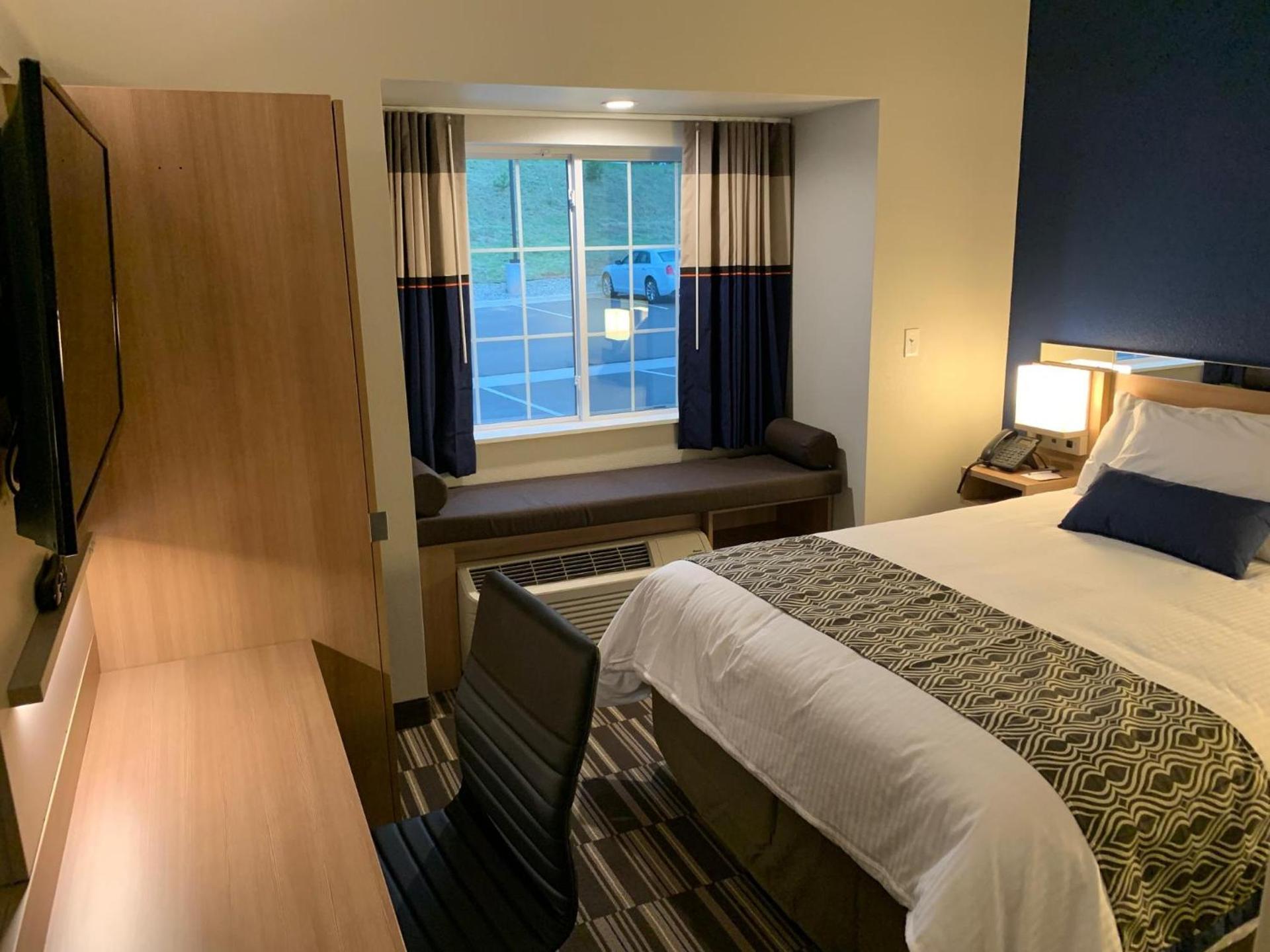 Microtel Inn & Suites by Wyndham Woodland Park photo 13