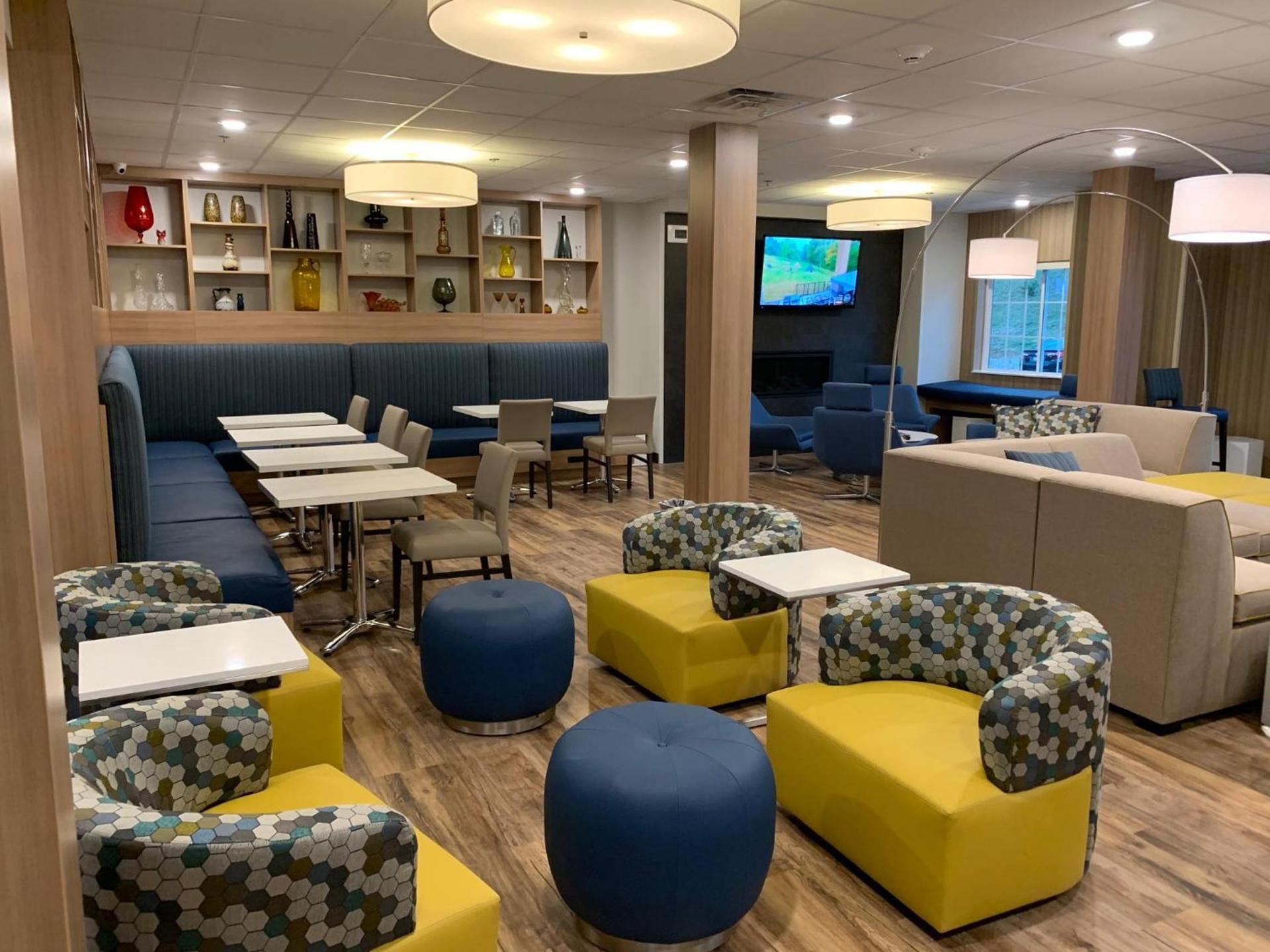 Microtel Inn & Suites by Wyndham Woodland Park photo 14