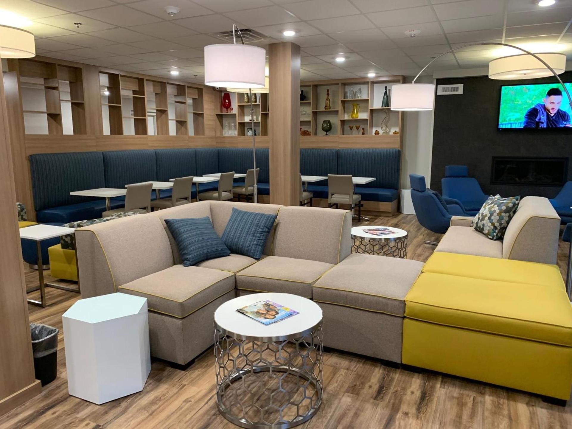 Microtel Inn & Suites by Wyndham Woodland Park photo 15