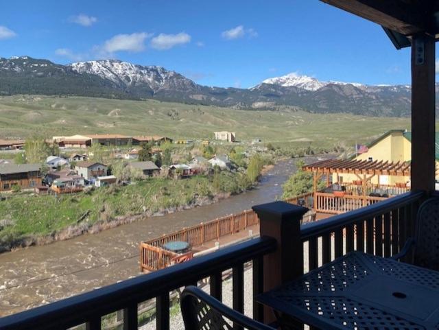 Yellowstone Riverside Cottages photo 26