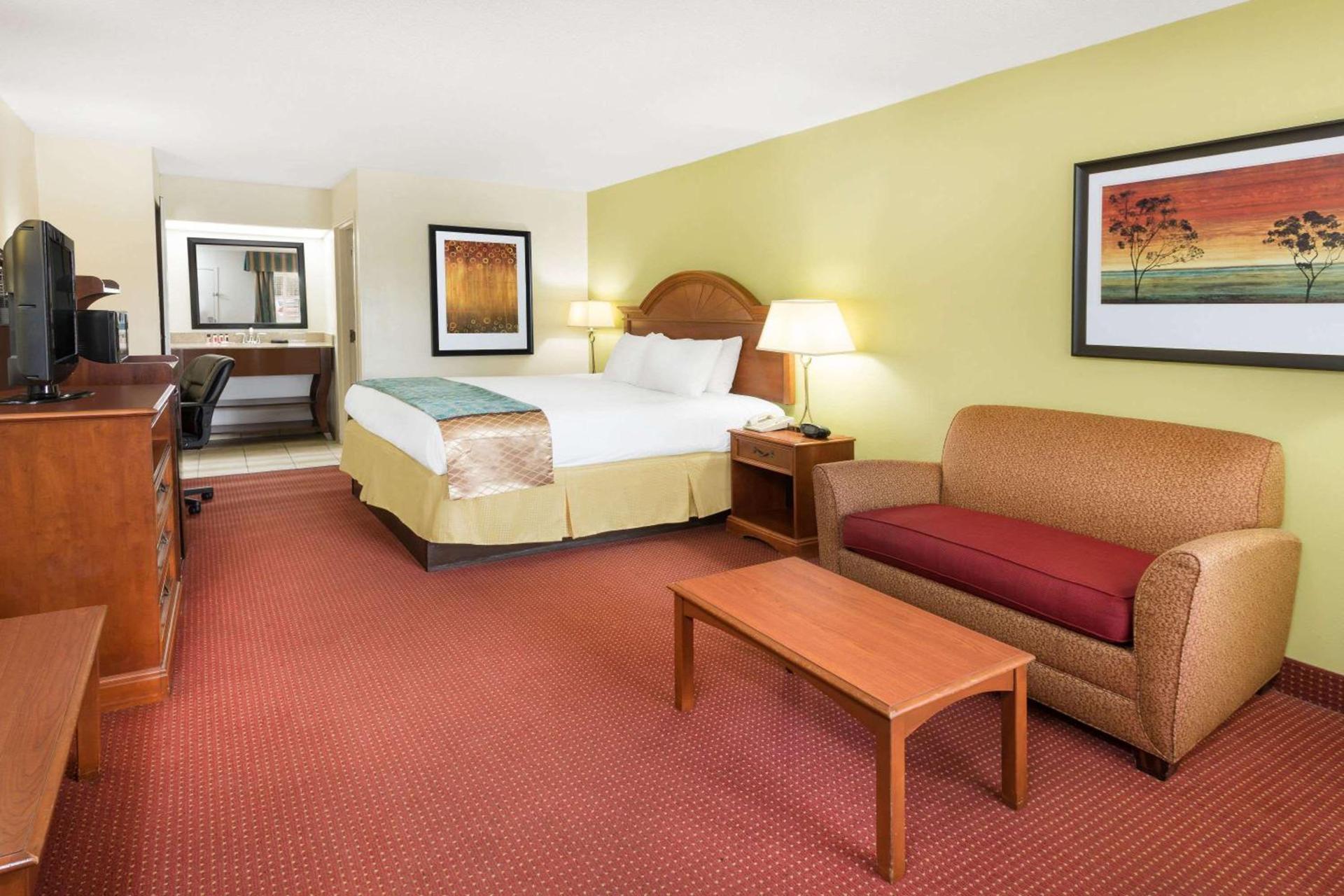Baymont by Wyndham Orangeburg North photo 23