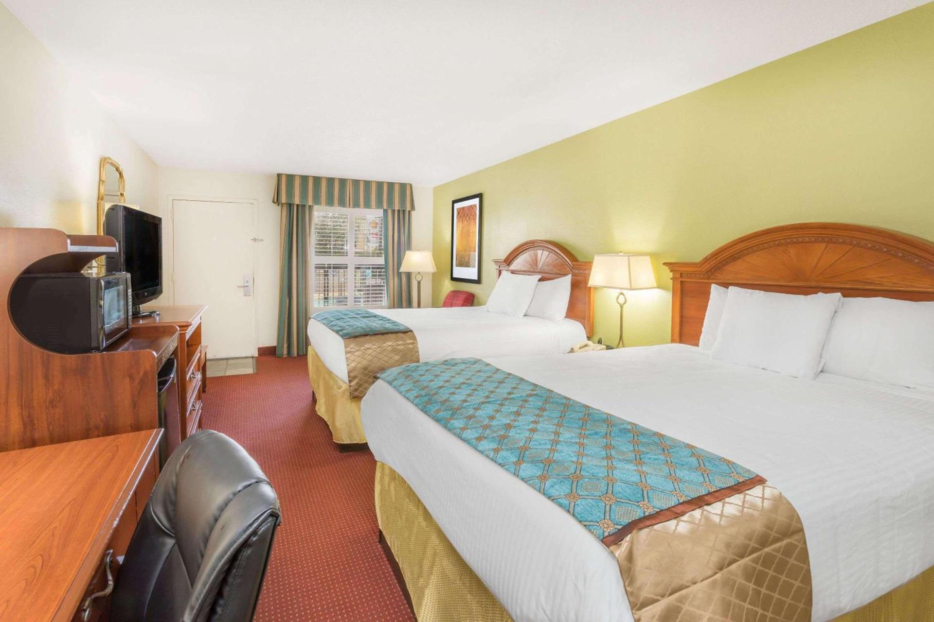 Baymont by Wyndham Orangeburg North photo 24