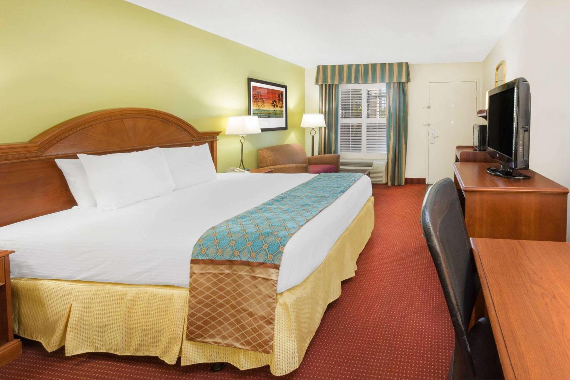 Baymont by Wyndham Orangeburg North photo 25