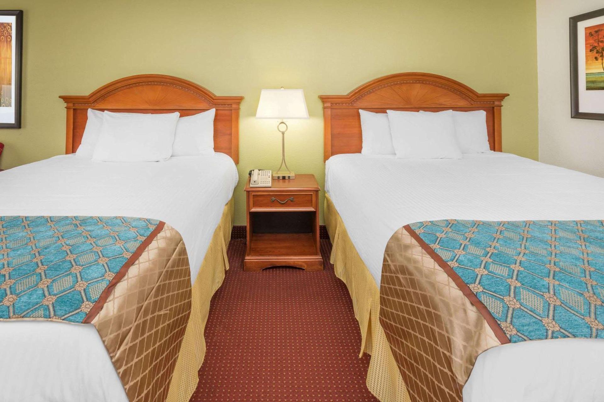 Baymont by Wyndham Orangeburg North photo 26