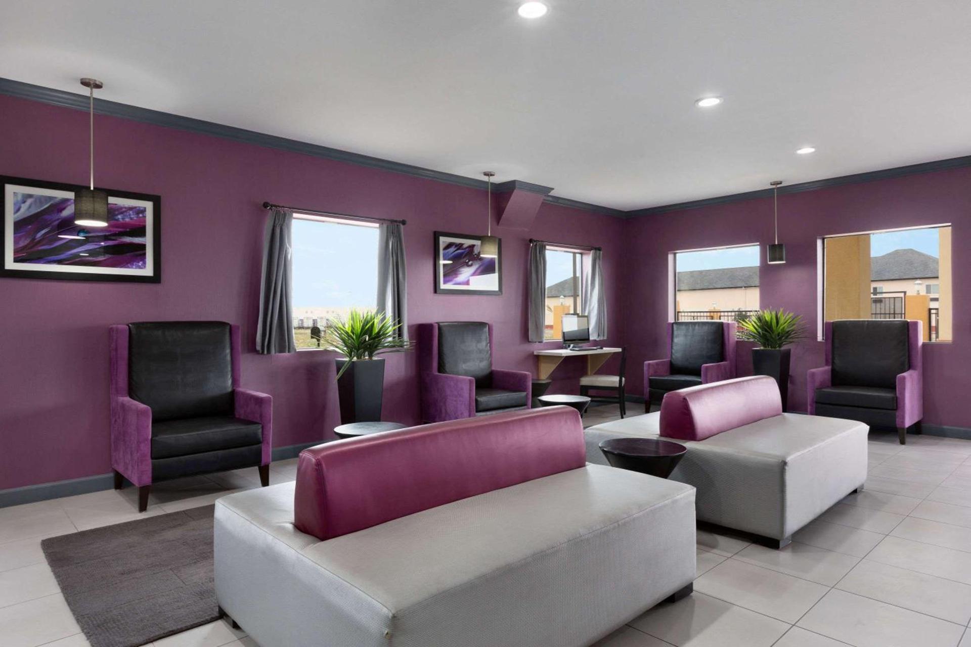 Days Inn by Wyndham Odessa photo 3