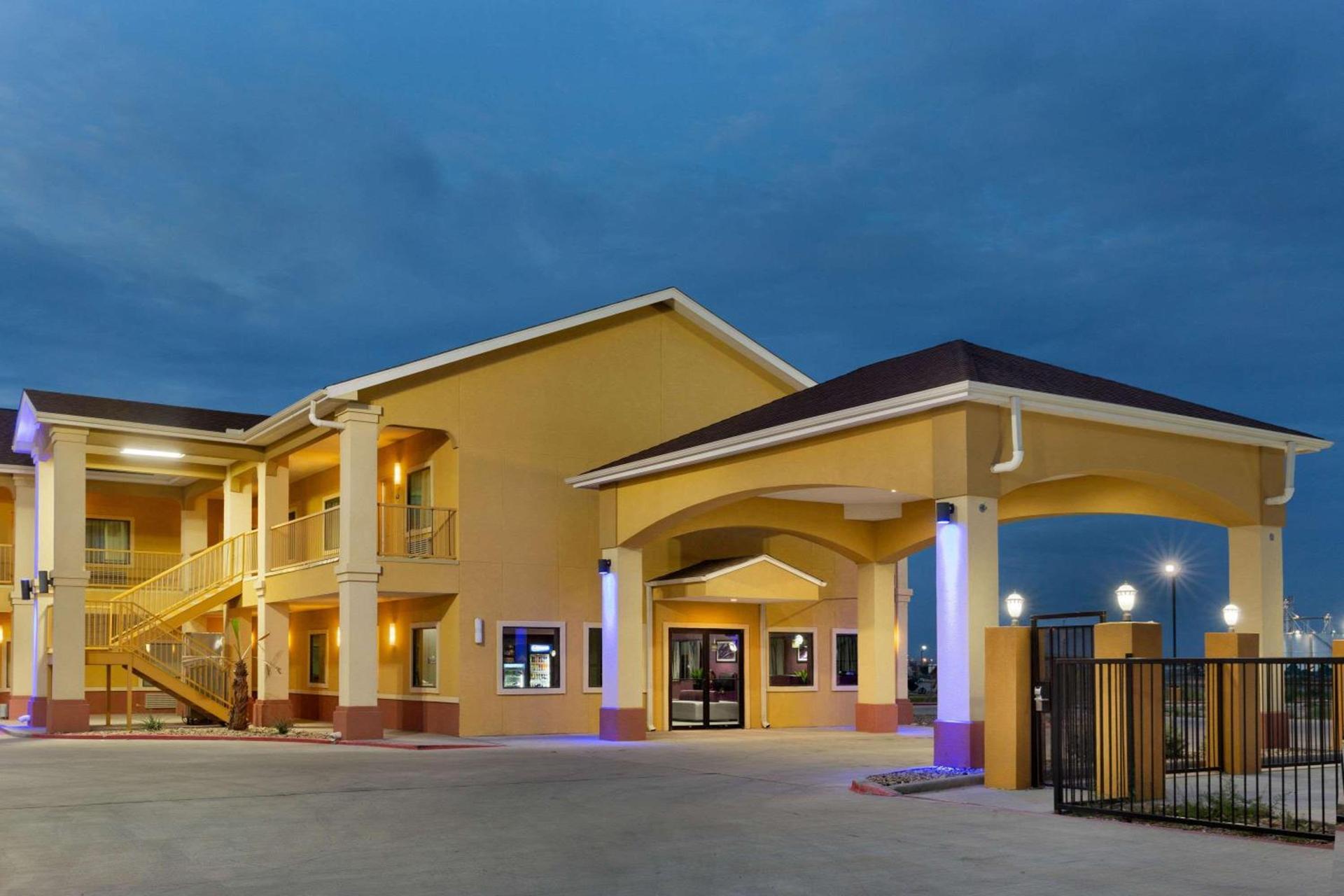 Days Inn by Wyndham Odessa photo 2