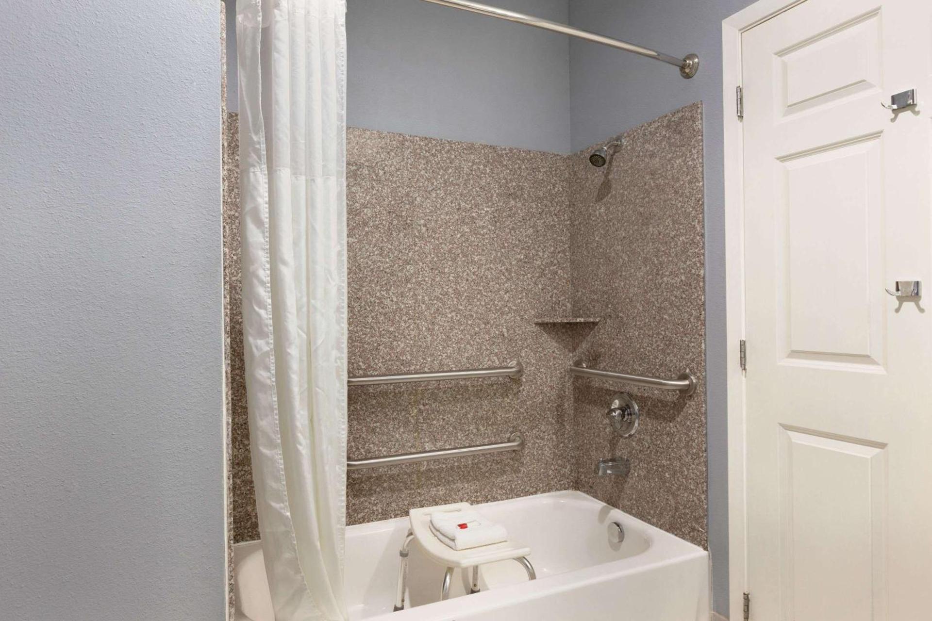 Days Inn by Wyndham Odessa photo 12
