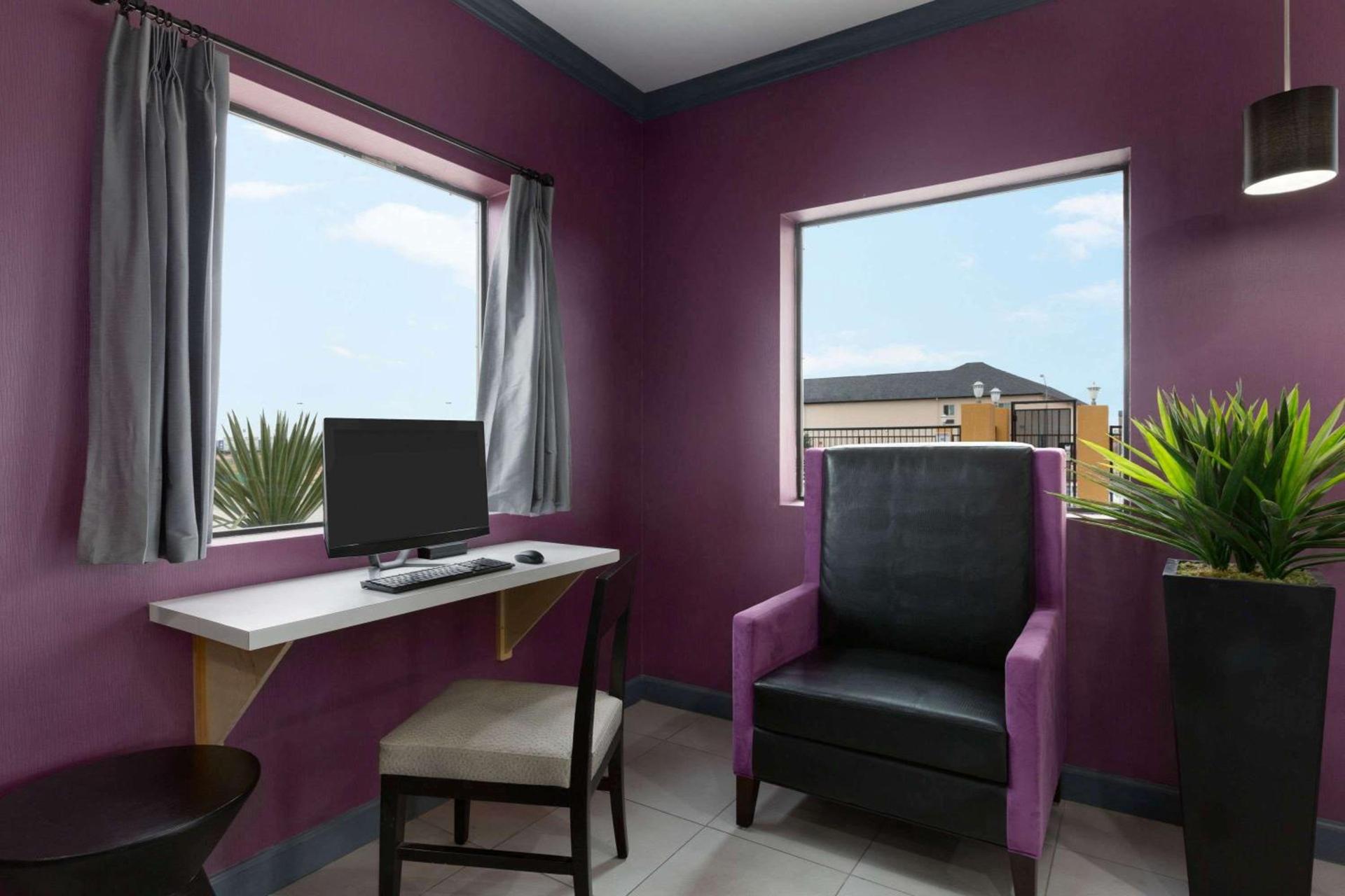 Days Inn by Wyndham Odessa photo 17