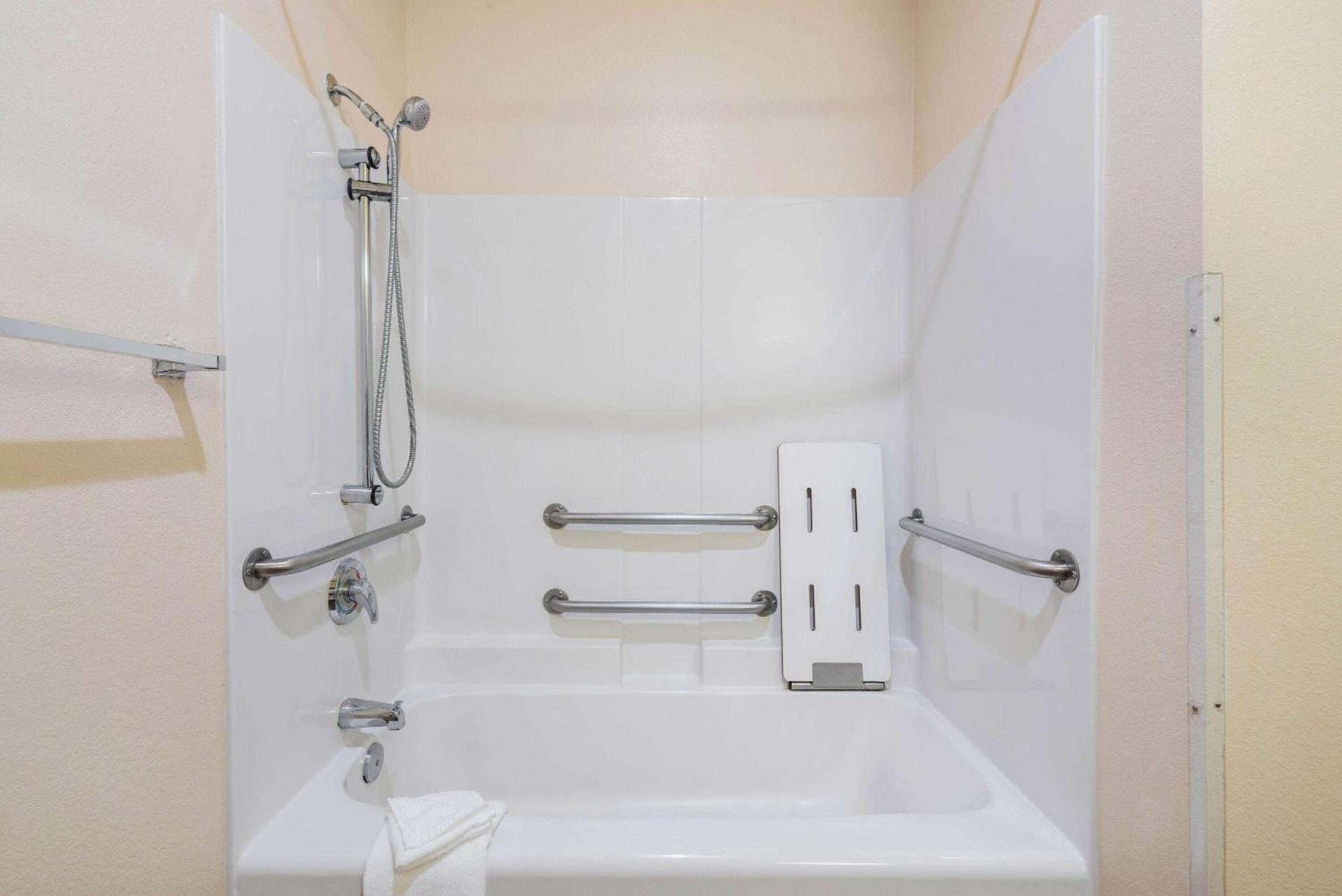 La Quinta by Wyndham Belgrade - Bozeman Airport photo 15