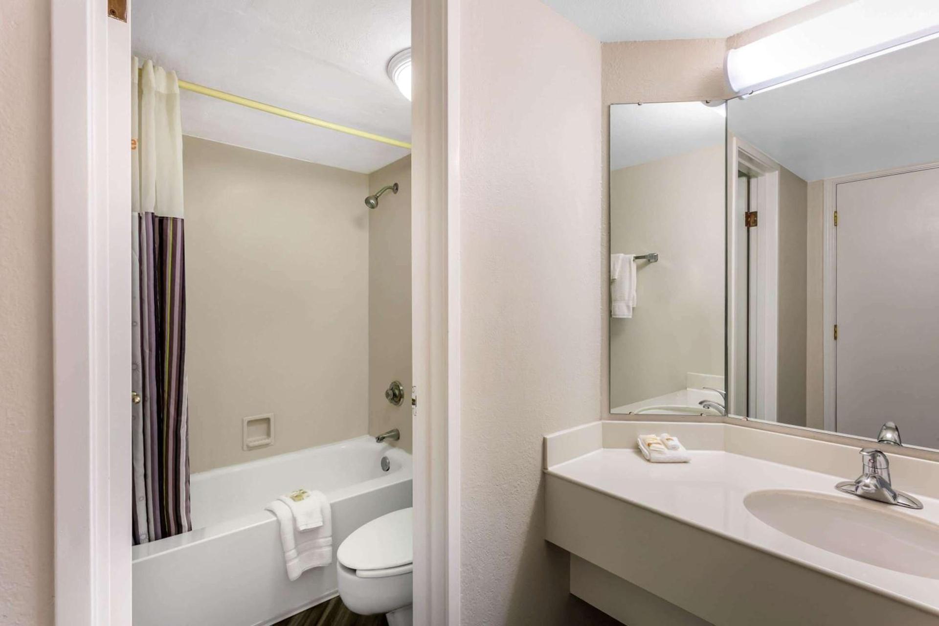 La Quinta Inn by Wyndham Odessa photo 35