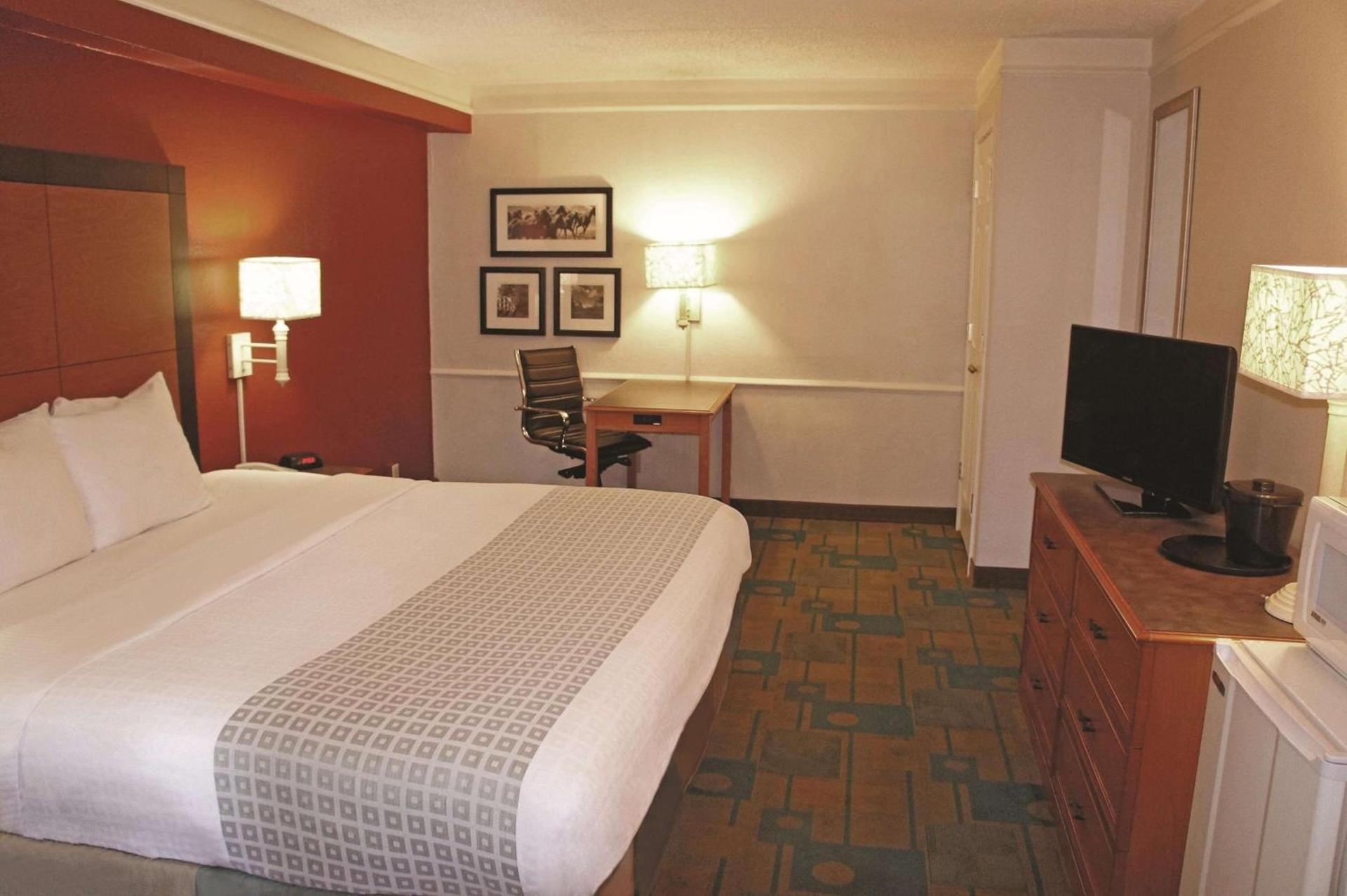 La Quinta Inn by Wyndham Amarillo Mid-City photo 12