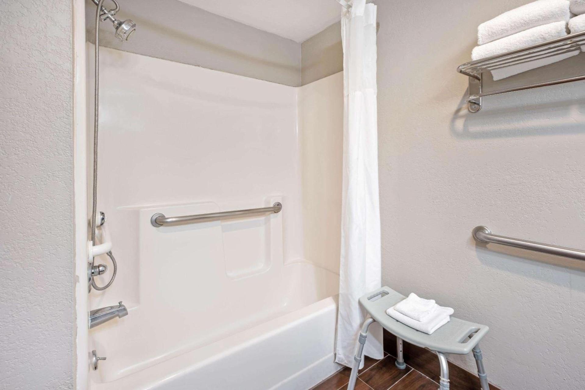 La Quinta Inn by Wyndham Caldwell photo 20