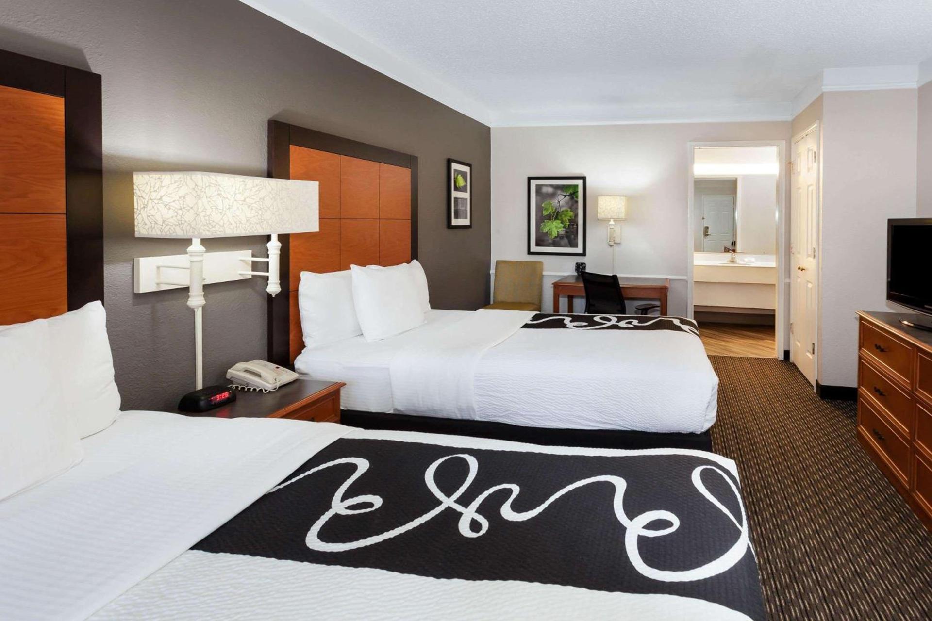 La Quinta Inn by Wyndham Laredo I-35 photo 11