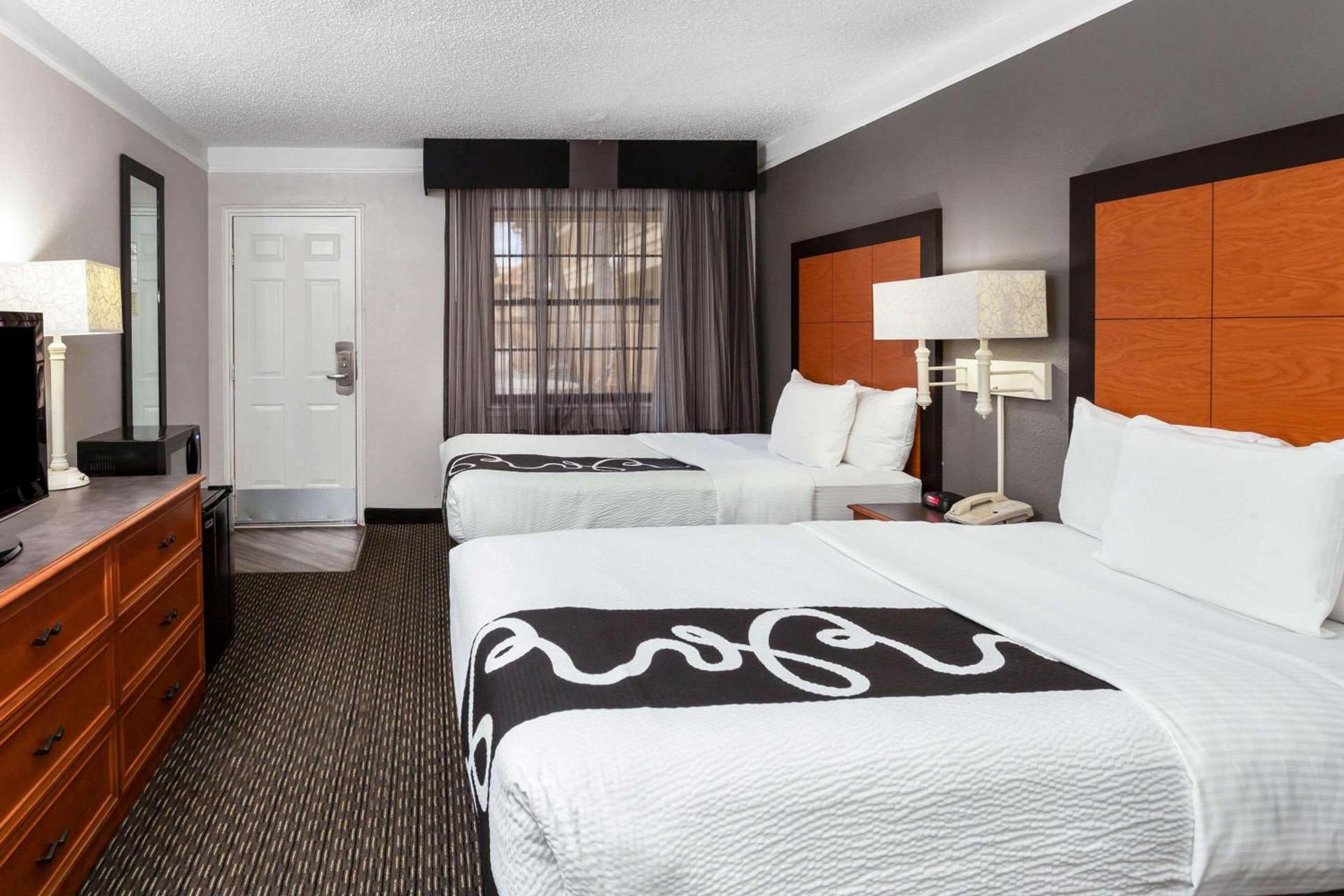La Quinta Inn by Wyndham Laredo I-35 photo 9
