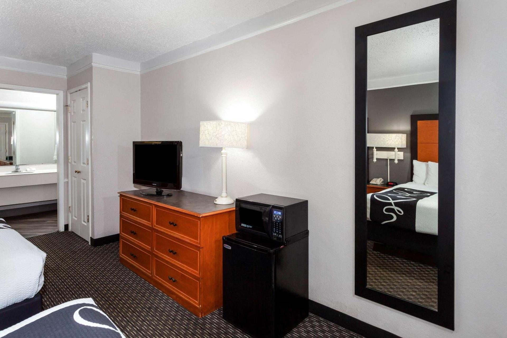 La Quinta Inn by Wyndham Laredo I-35 photo 12
