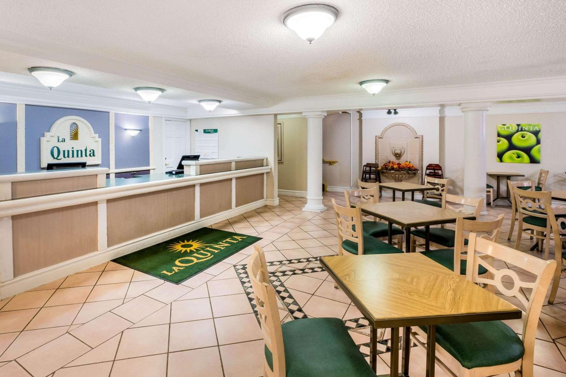 La Quinta Inn by Wyndham Lufkin photo 7