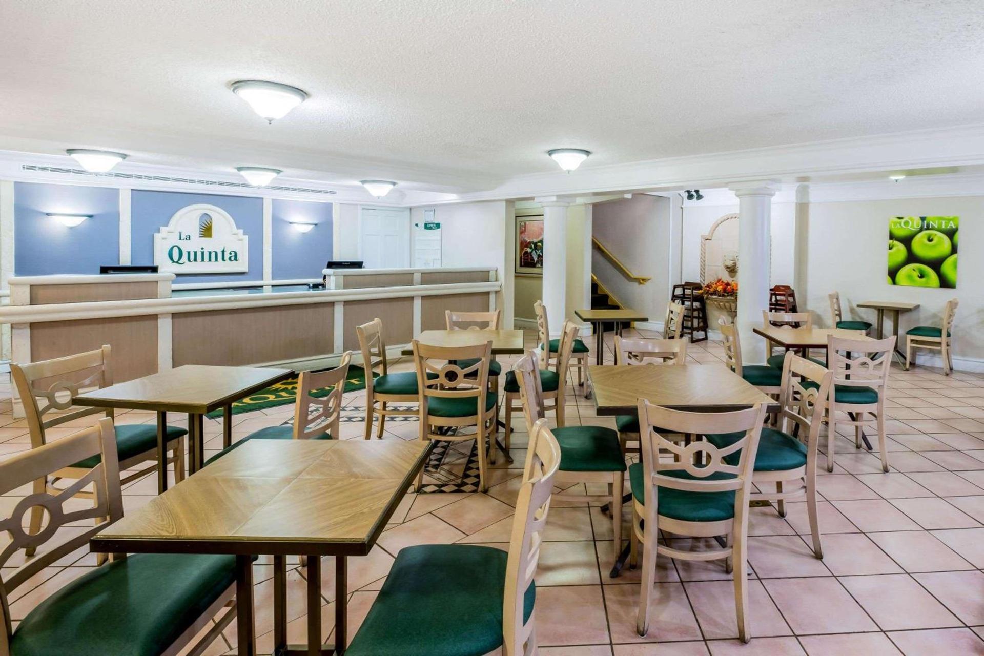 La Quinta Inn by Wyndham Lufkin photo 11