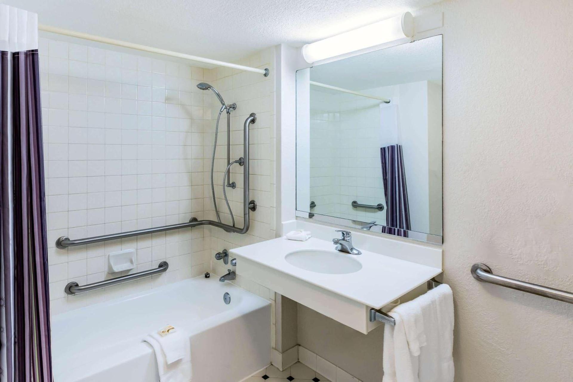 La Quinta Inn by Wyndham Lufkin photo 12