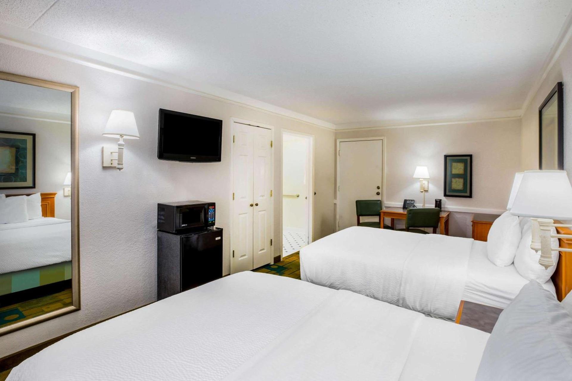 La Quinta Inn by Wyndham Lufkin photo 15