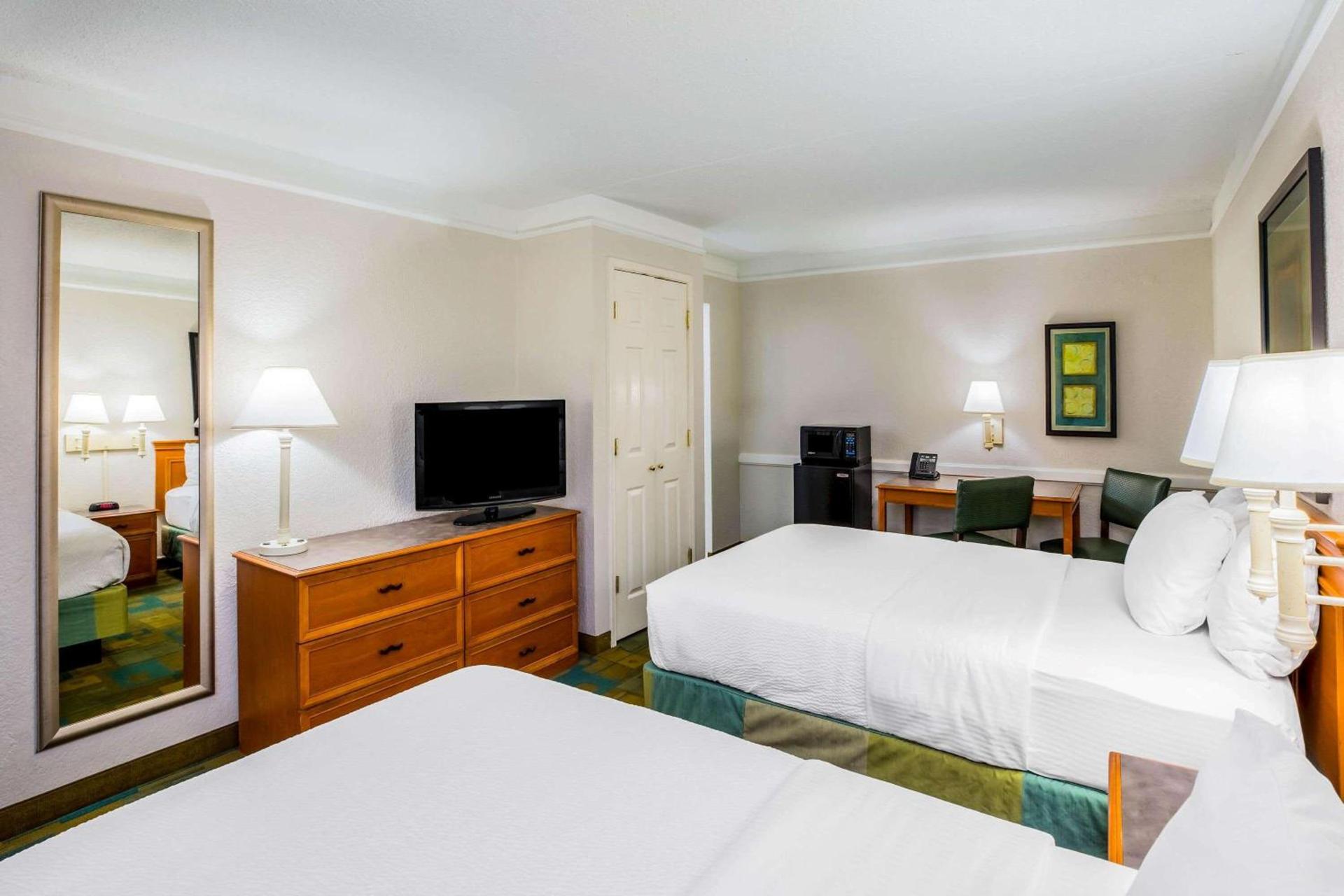La Quinta Inn by Wyndham Lufkin photo 18