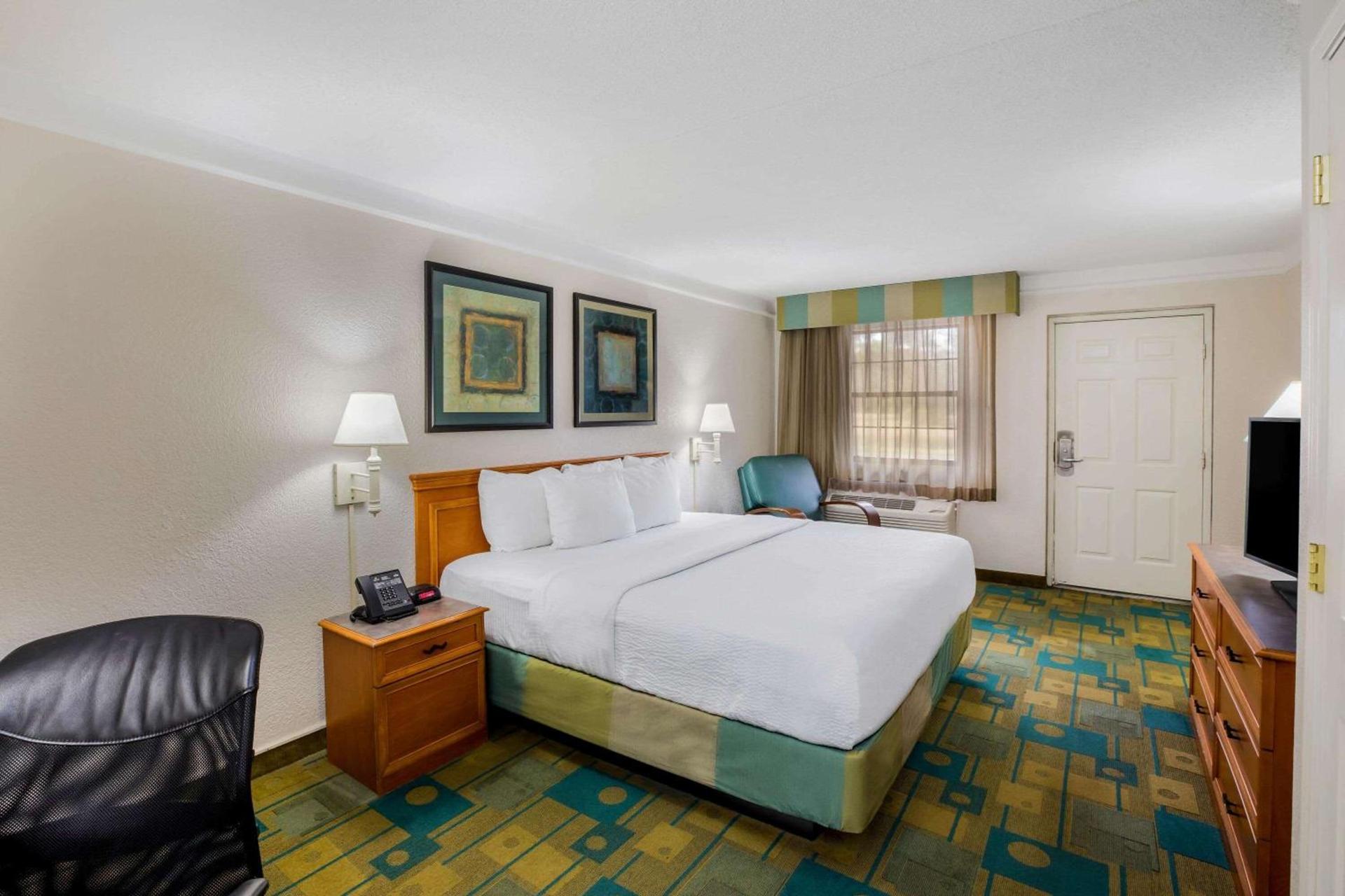 La Quinta Inn by Wyndham Lufkin photo 20