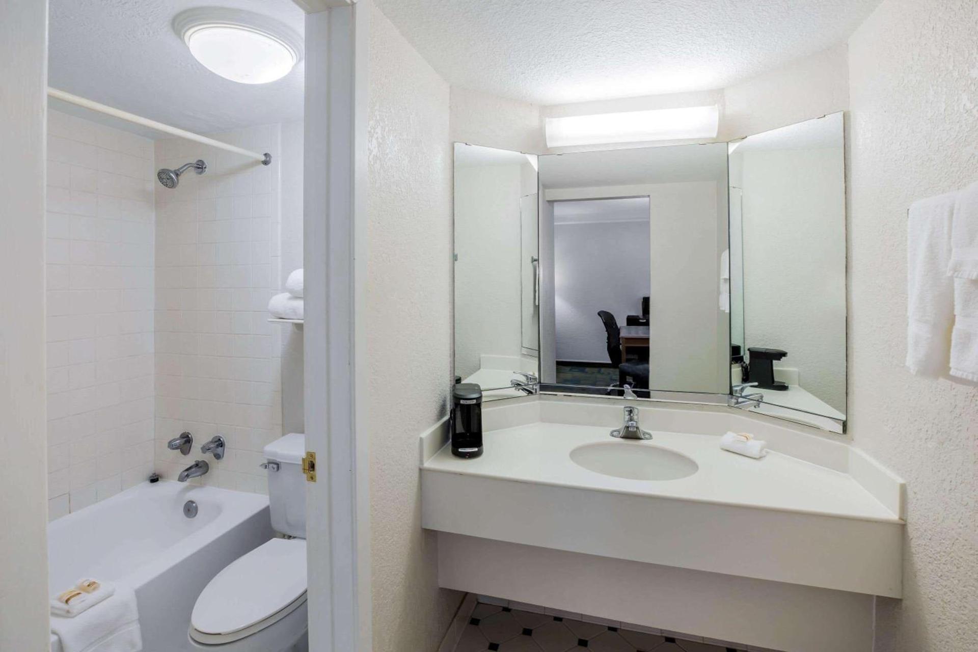 La Quinta Inn by Wyndham Lufkin photo 22