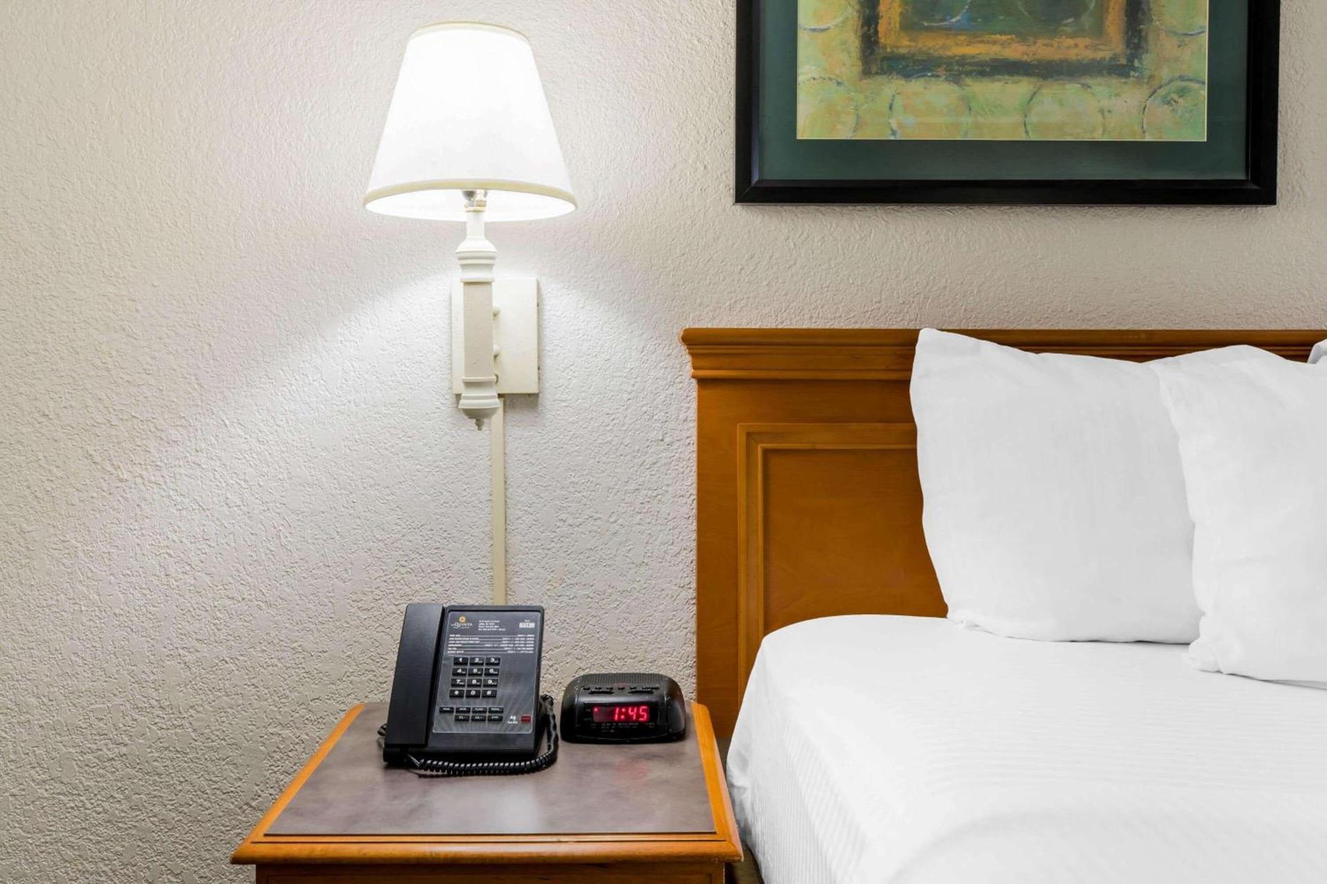 La Quinta Inn by Wyndham Lufkin photo 23