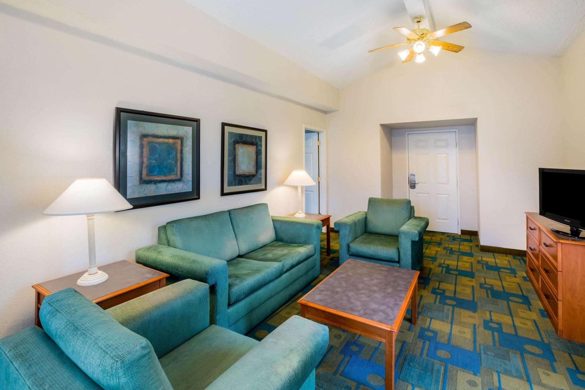 La Quinta Inn by Wyndham Lufkin photo 25