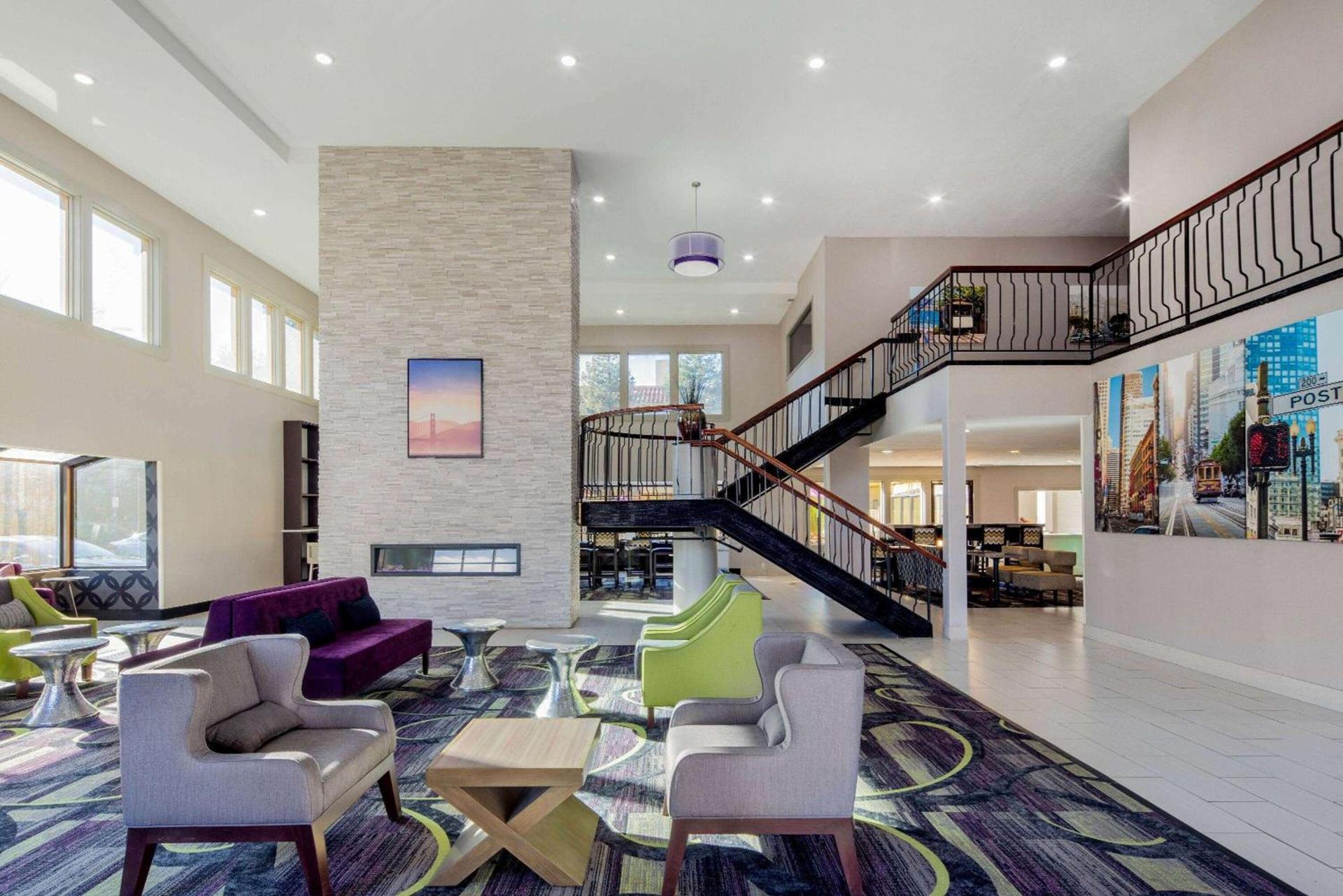 La Quinta by Wyndham Oakland - Hayward photo 2
