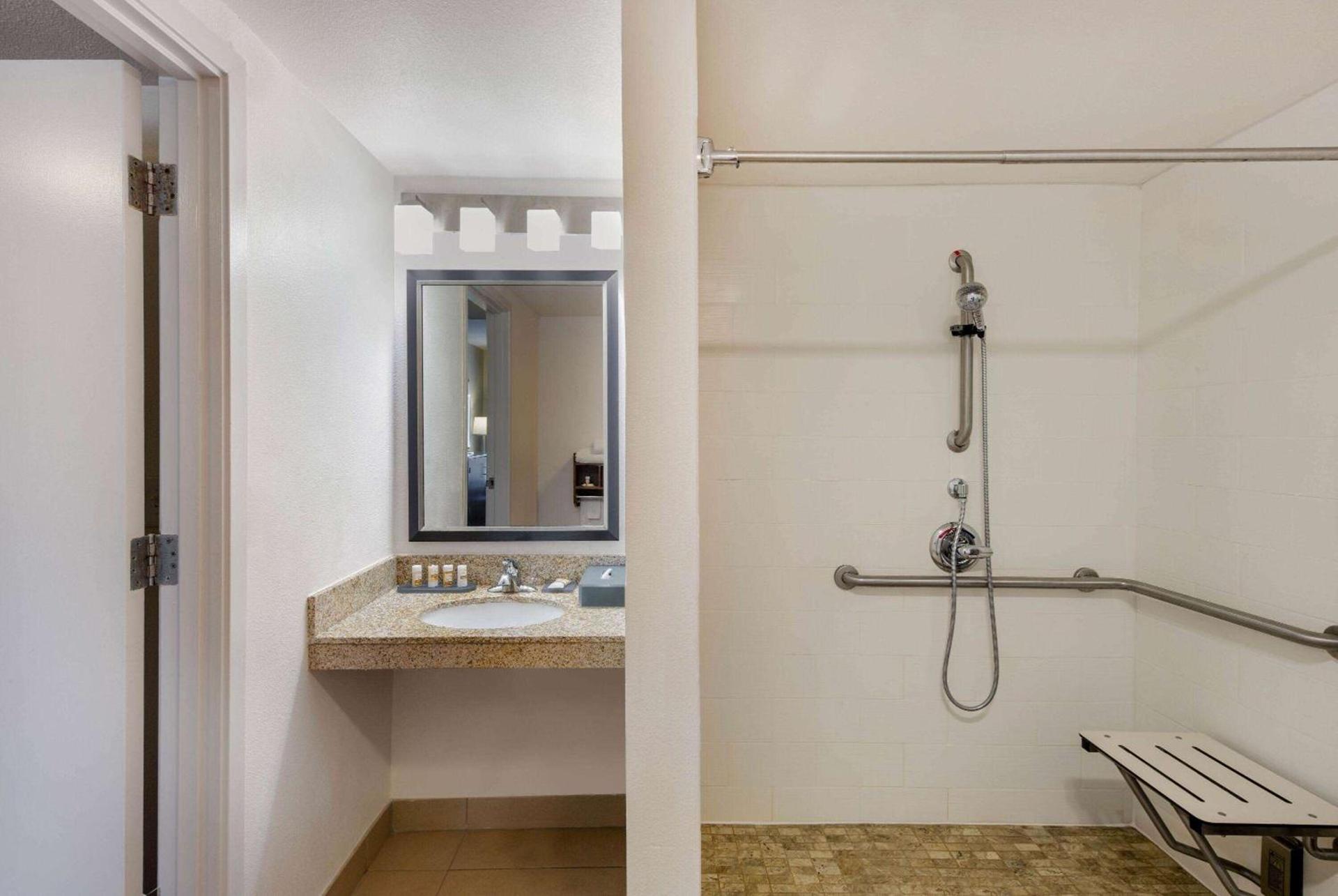 La Quinta by Wyndham Oakland - Hayward photo 12
