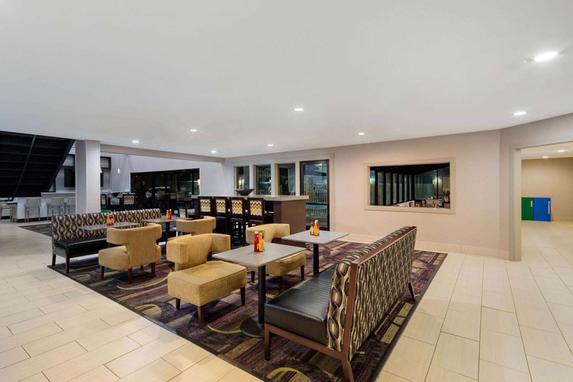 La Quinta by Wyndham Oakland - Hayward photo 16