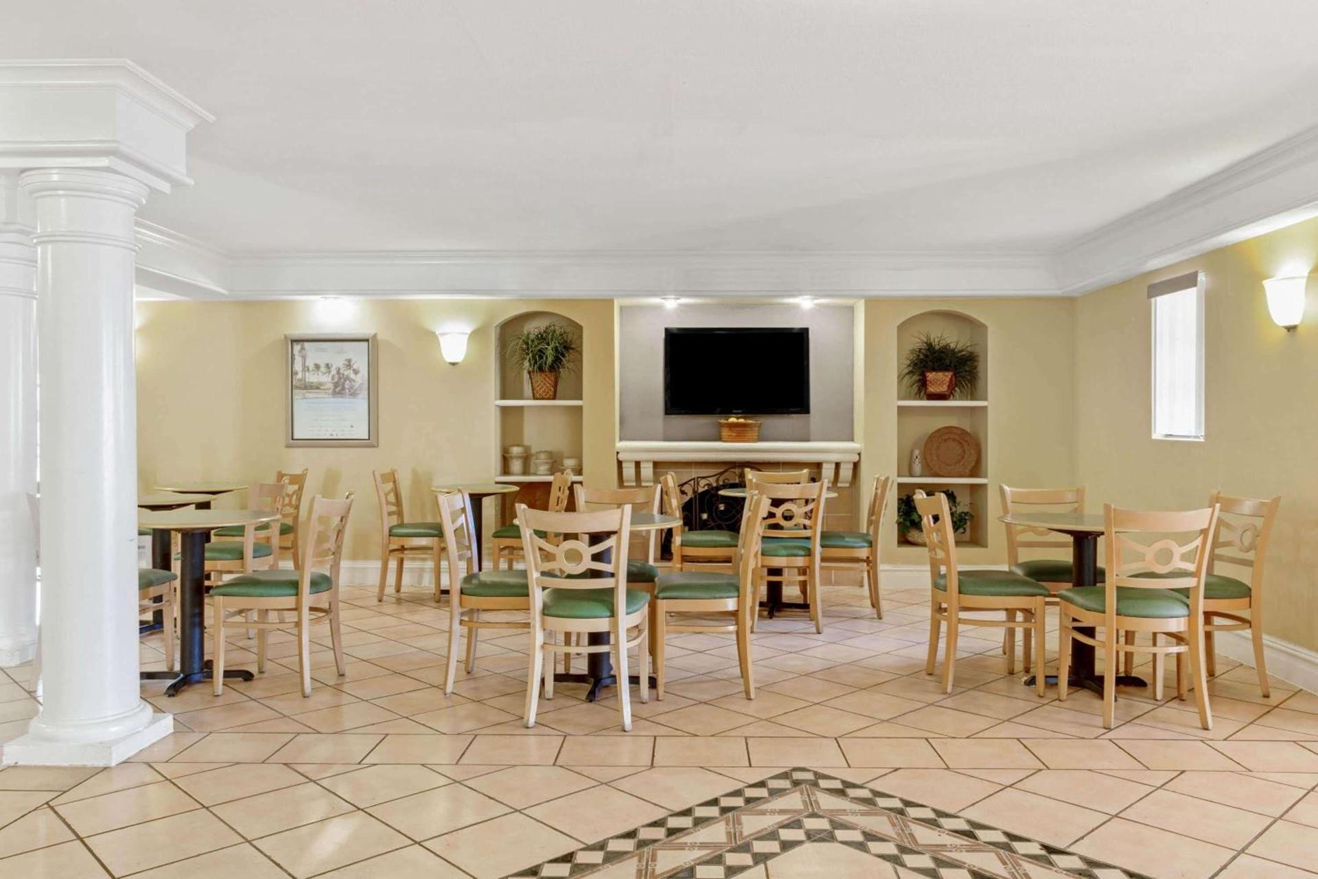 La Quinta by Wyndham St Petersburg-Clearwater photo 7