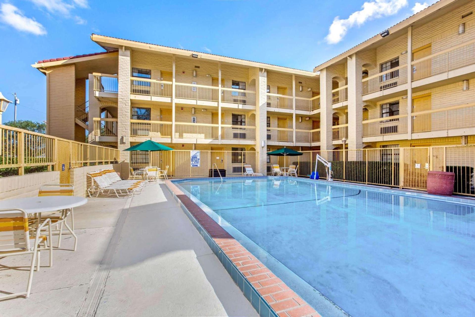 La Quinta by Wyndham St Petersburg-Clearwater photo 9
